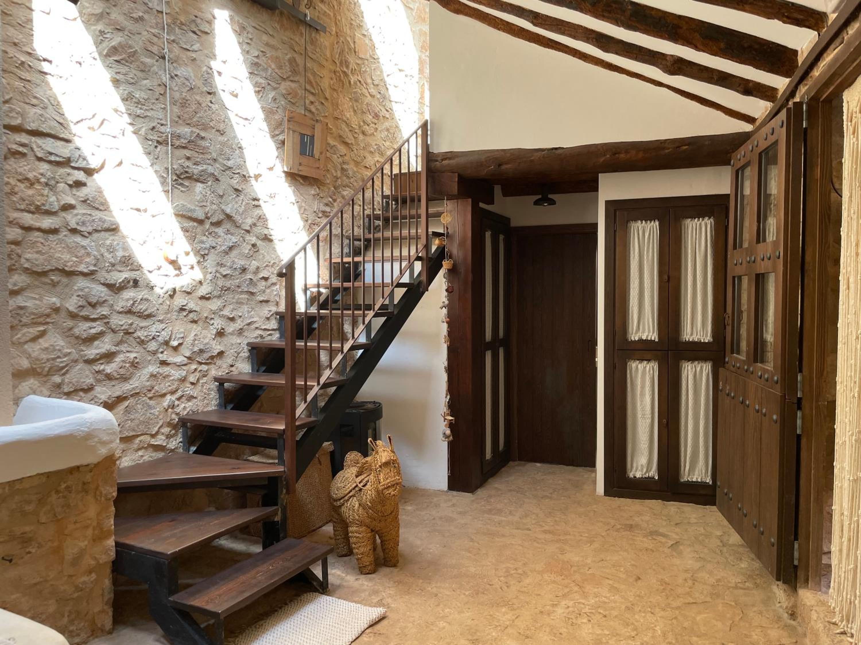 Studio - Split Level - Photo 2