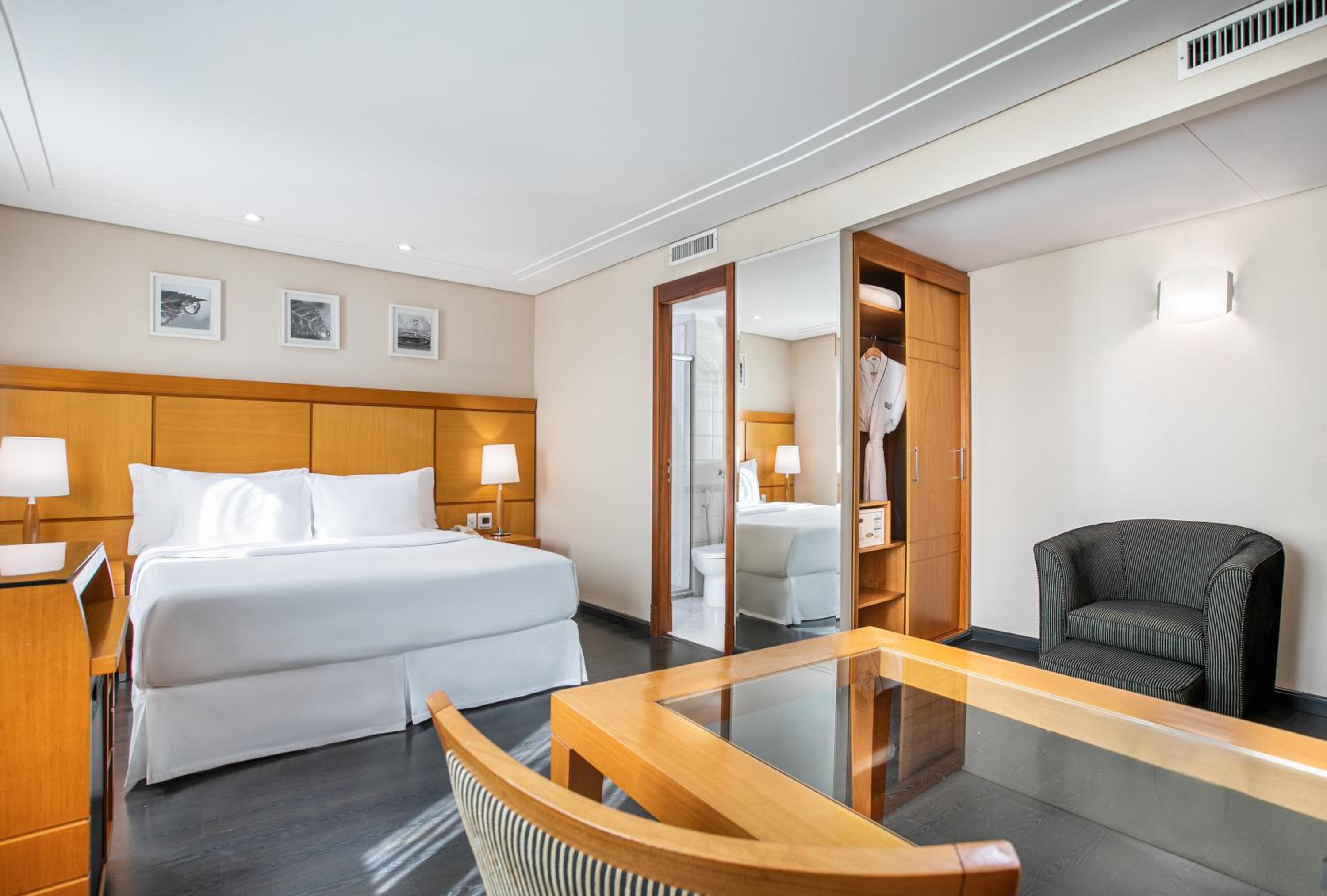 Deluxe King Room