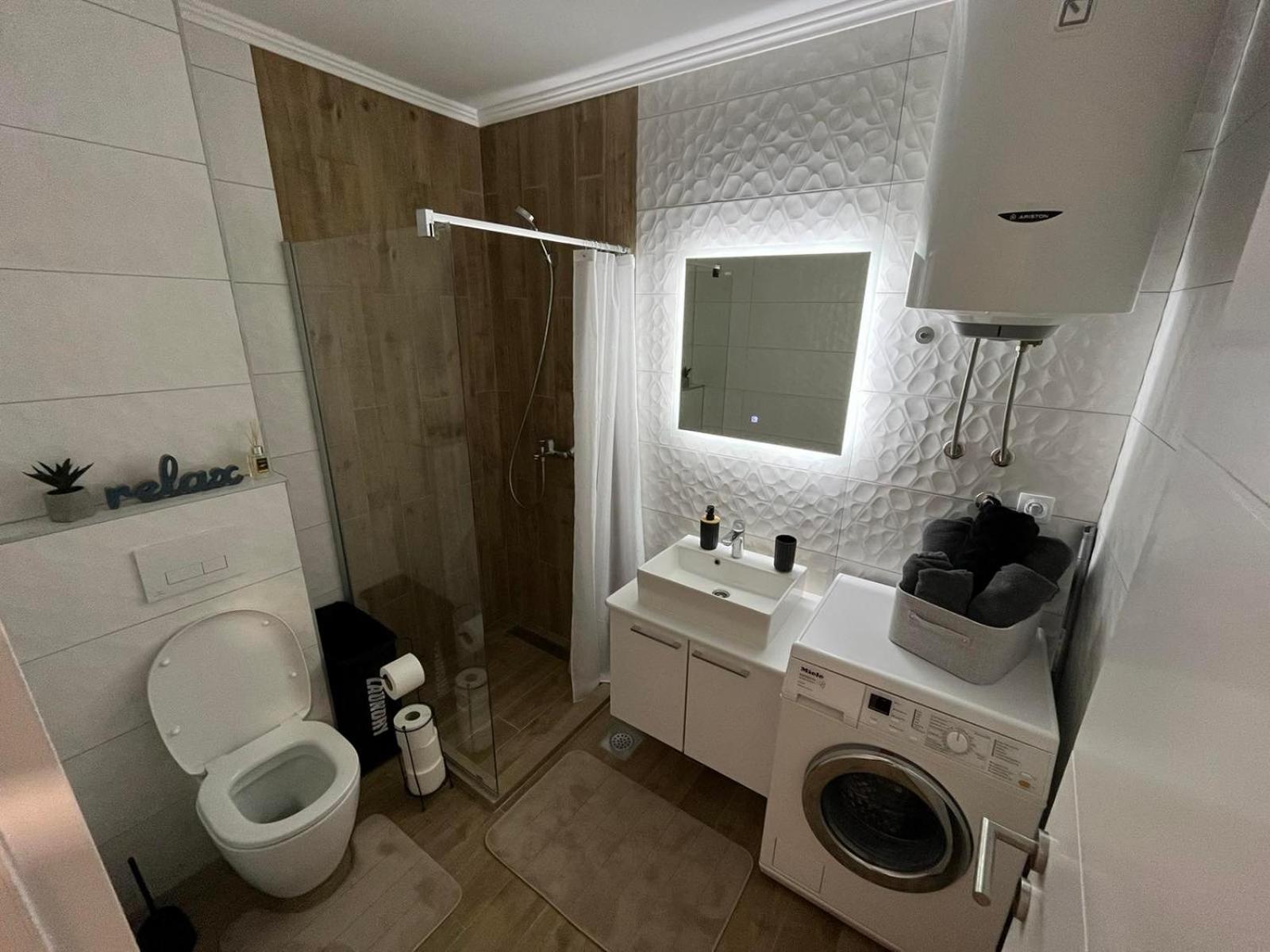 One-Bedroom Apartment photo 2