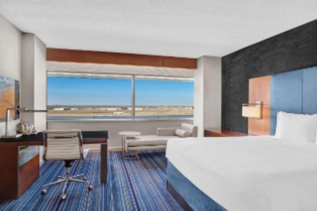 King Room with Runway View - Photo 1
