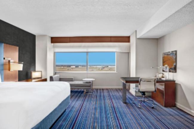 King Room with Runway View - Photo 2
