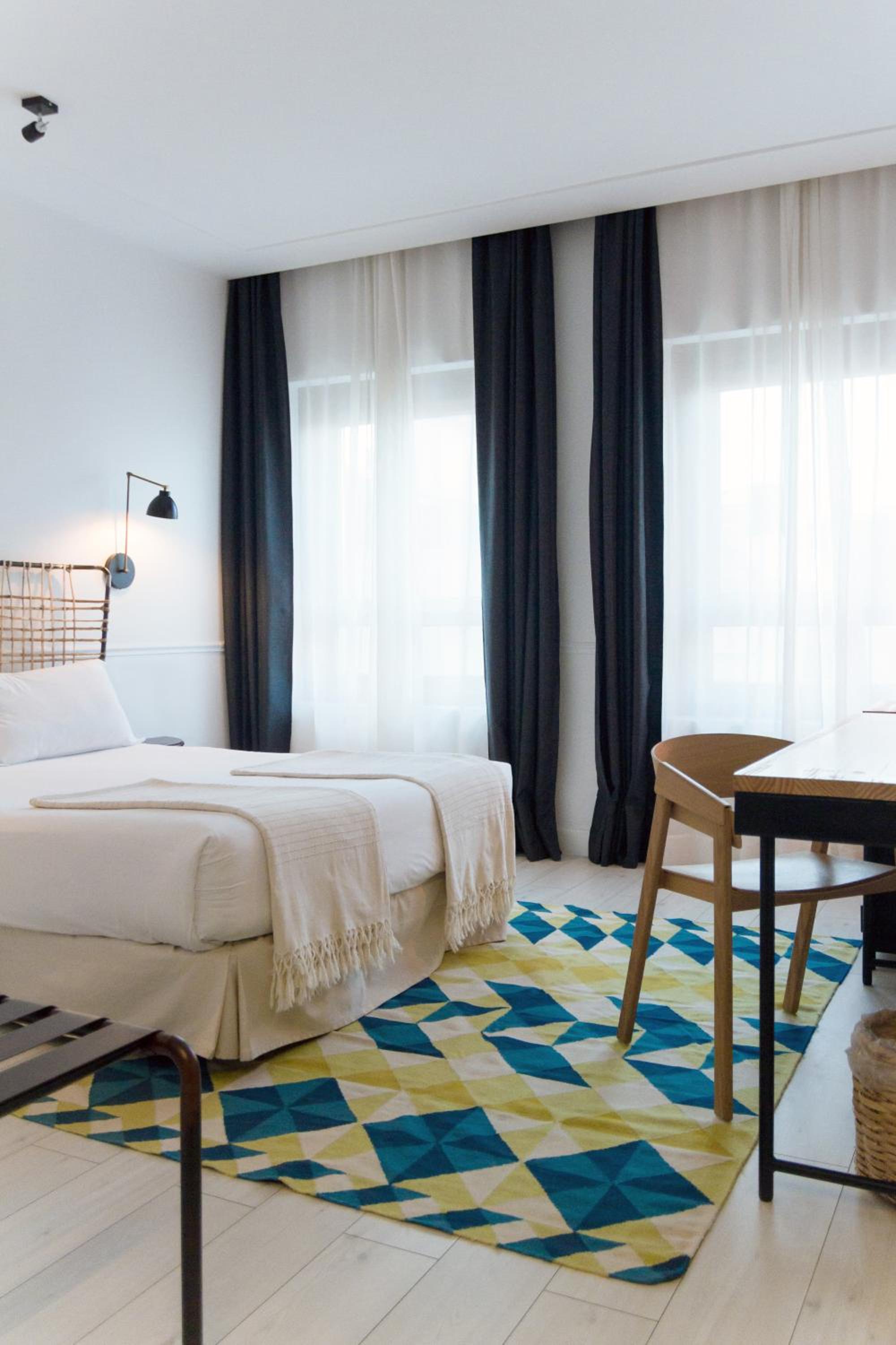 Deluxe Double Room with Extra Bed photo 2
