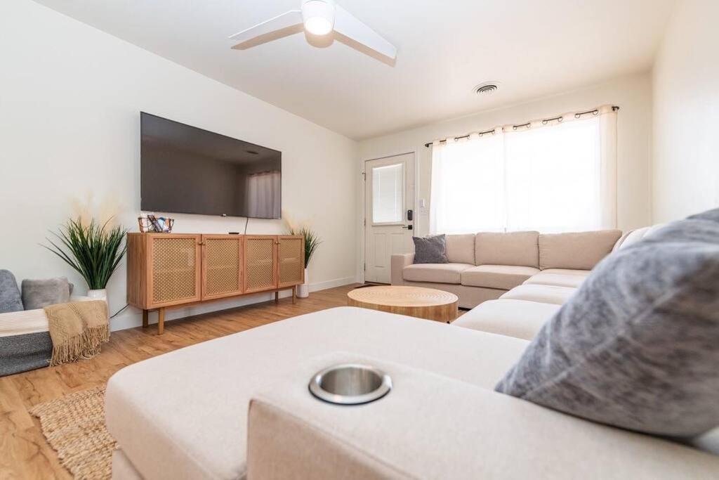 Five-Bedroom House photo 1