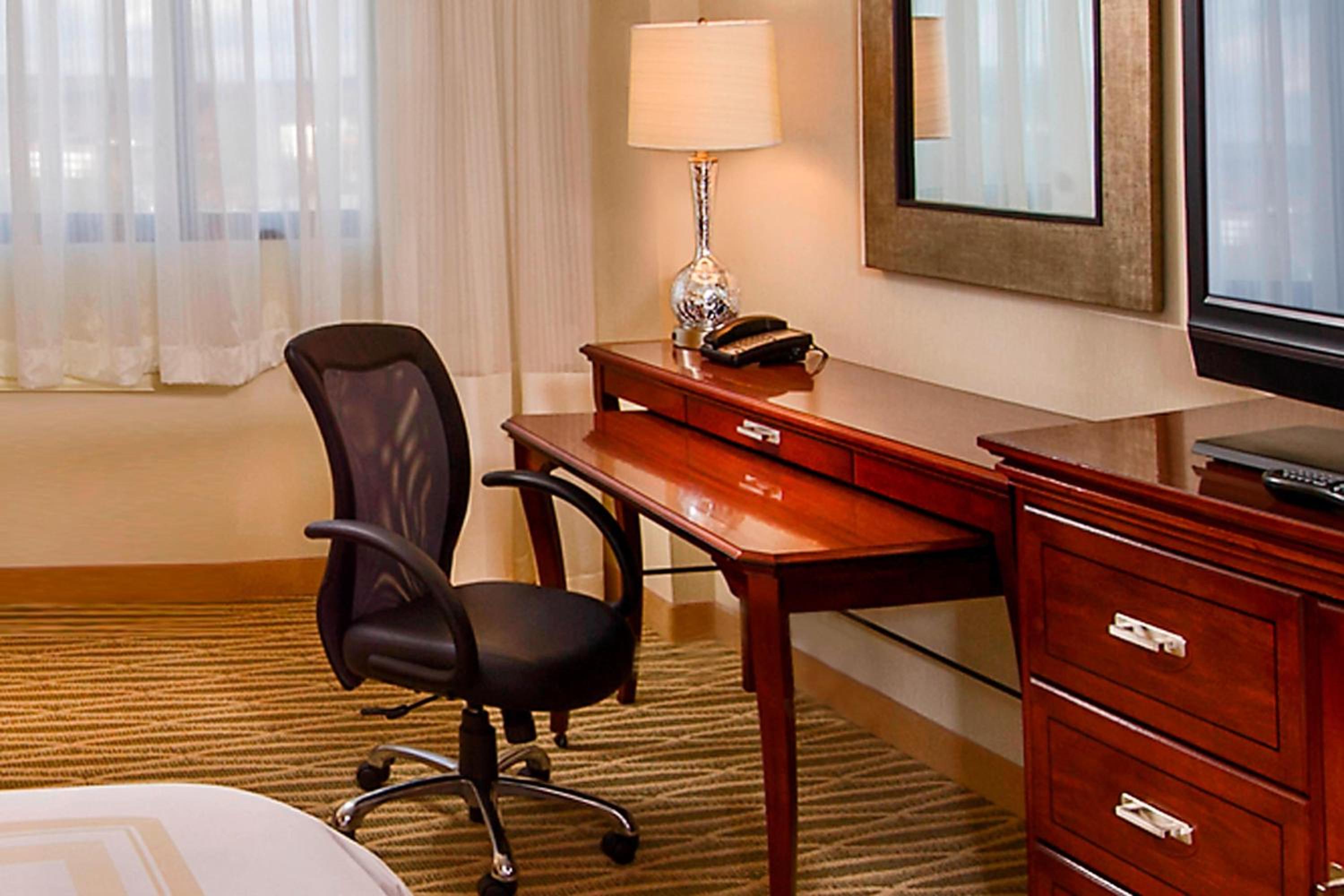 King Room with Adapted Tub - Mobility Accessible photo 2