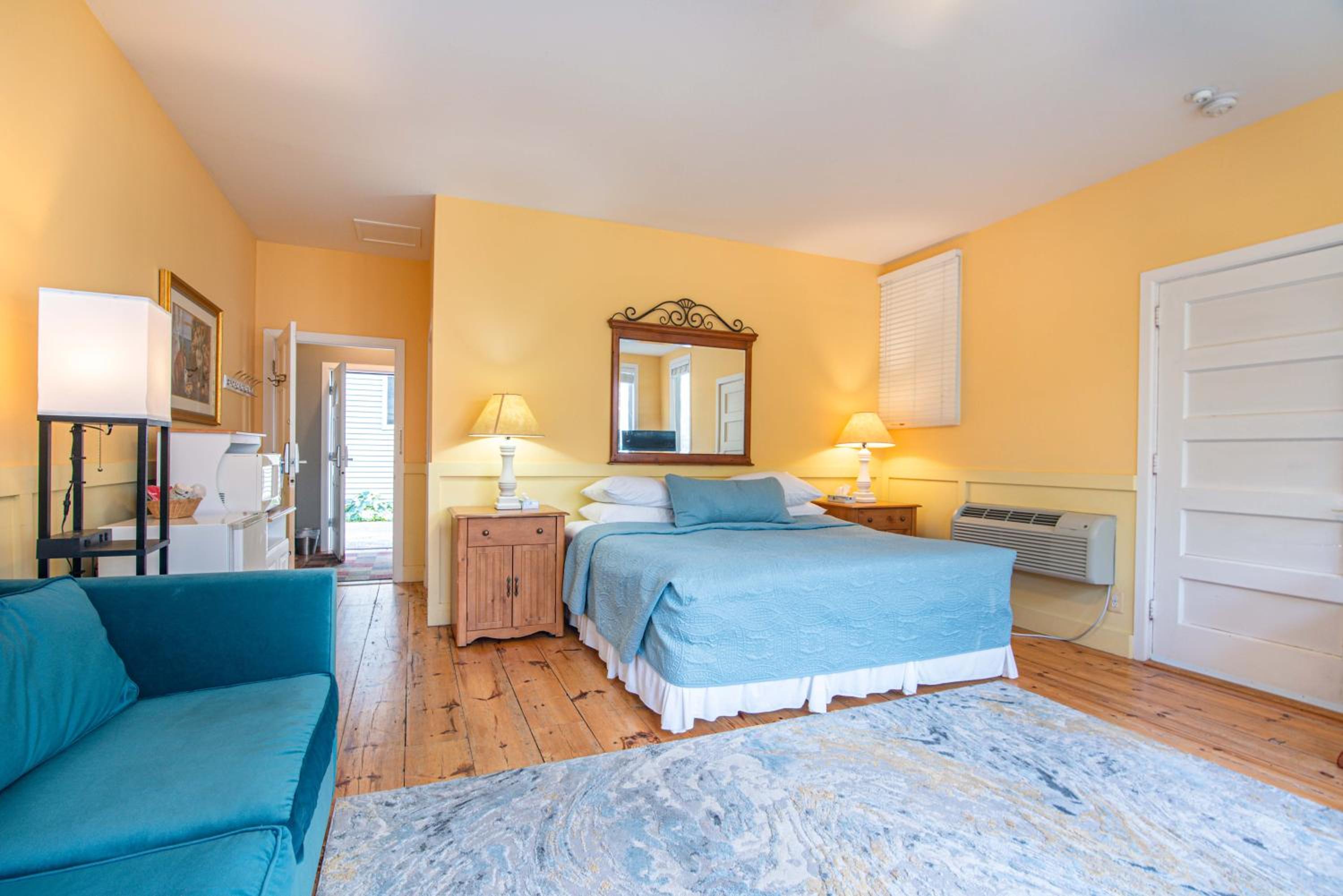 King Room with Lake View photo 2