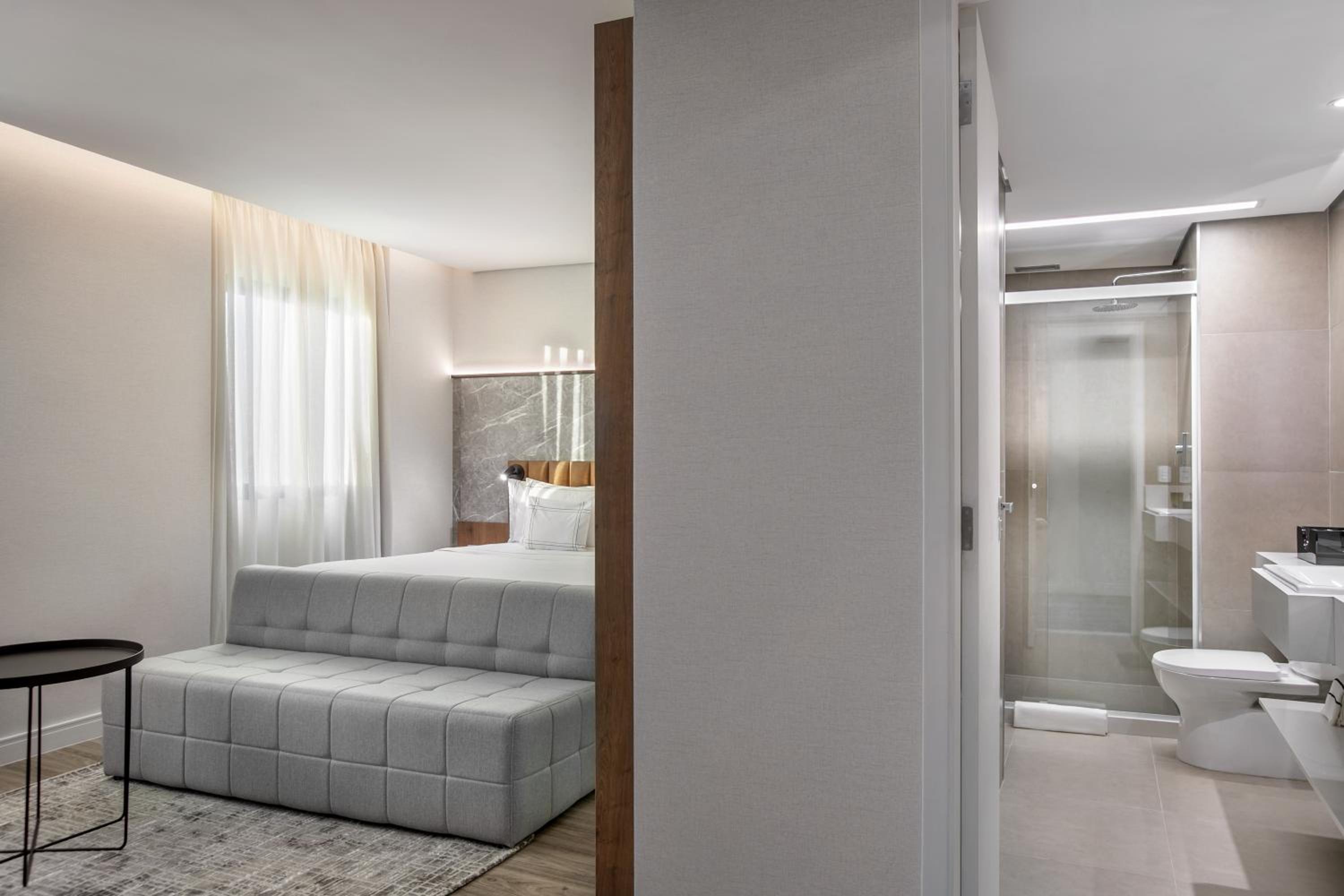 Grand Premium King Bed