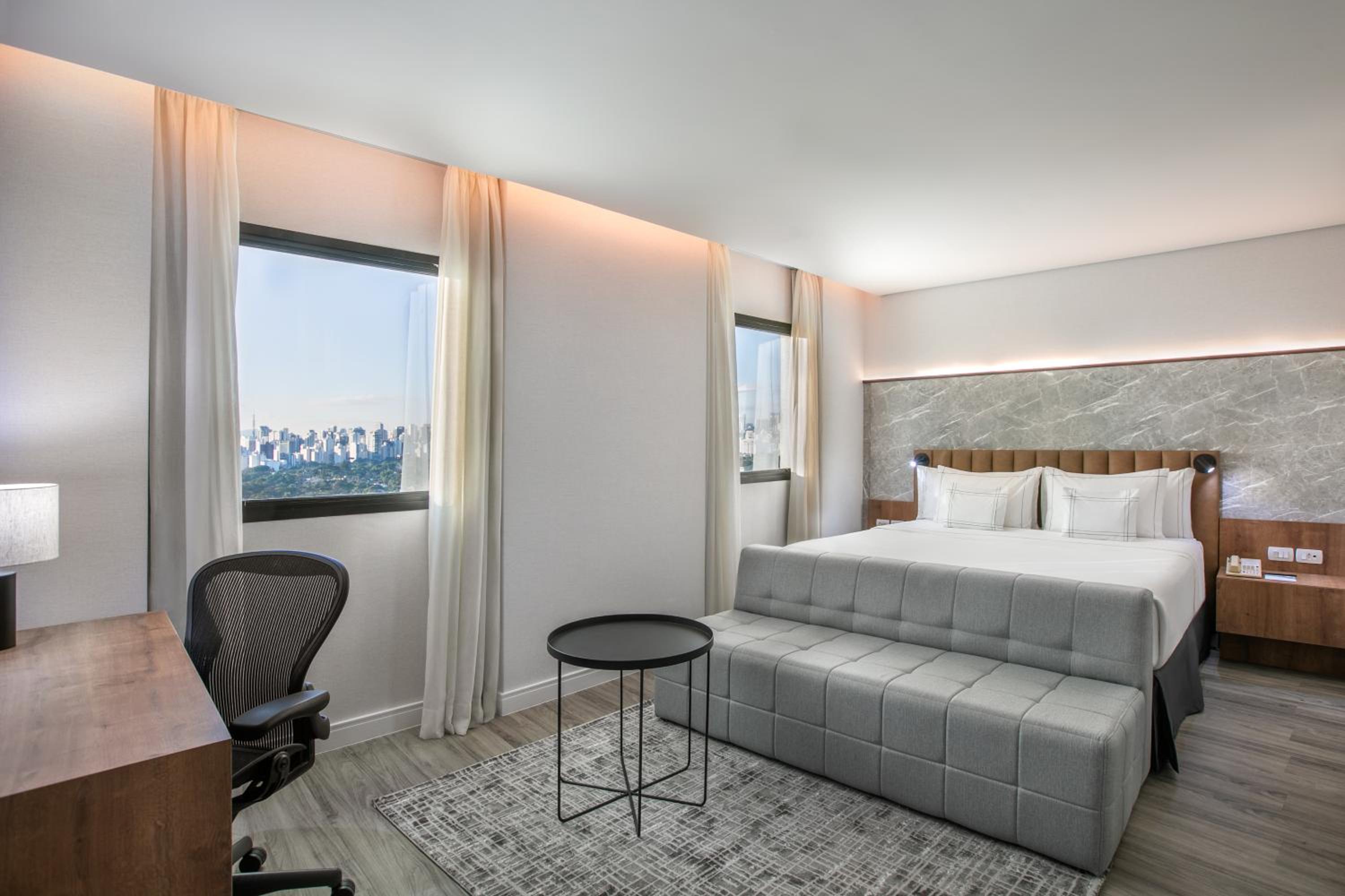Grand Premium King Bed thumbnail 5