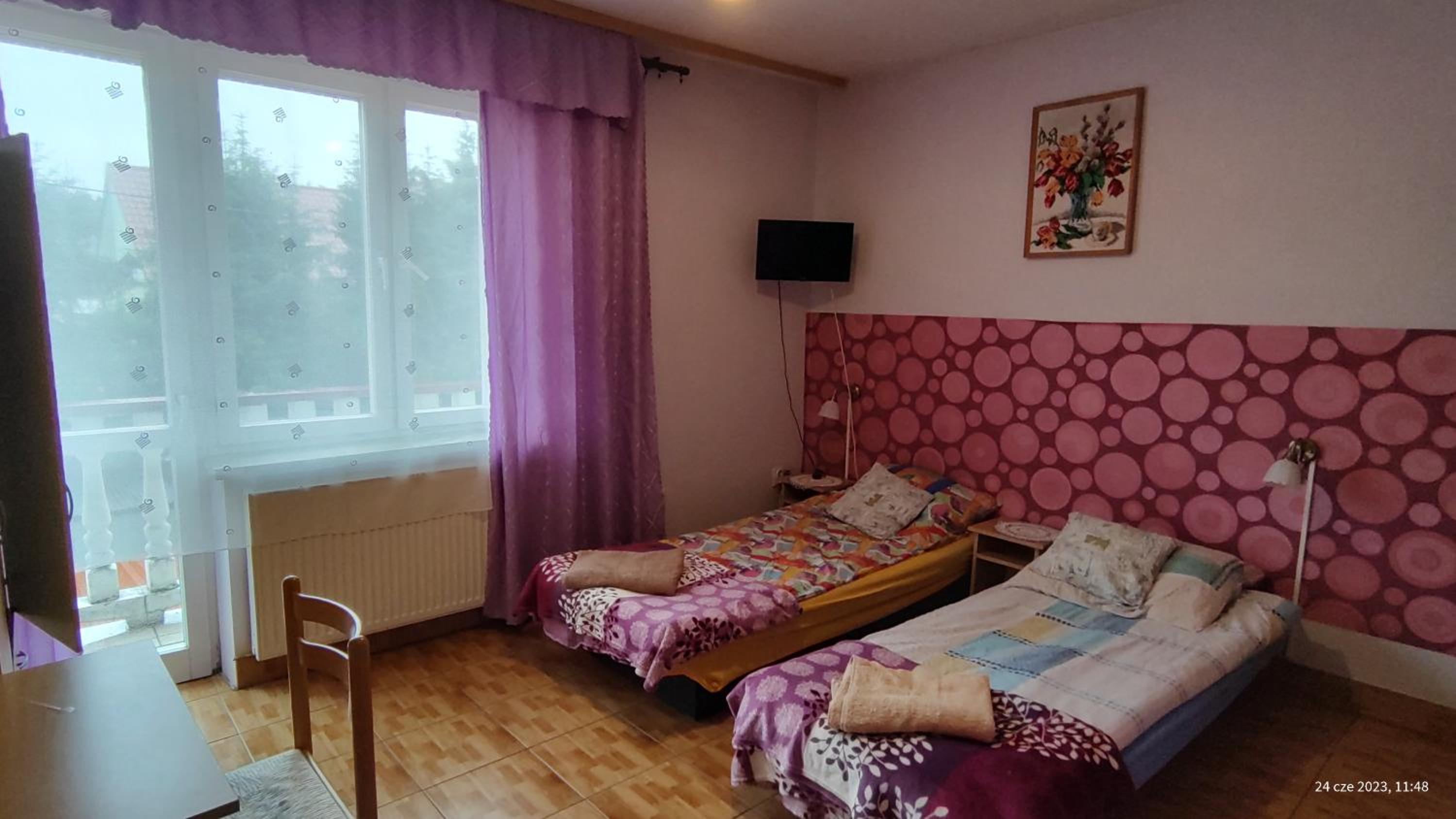 Twin Room with Private Bathroom photo 2