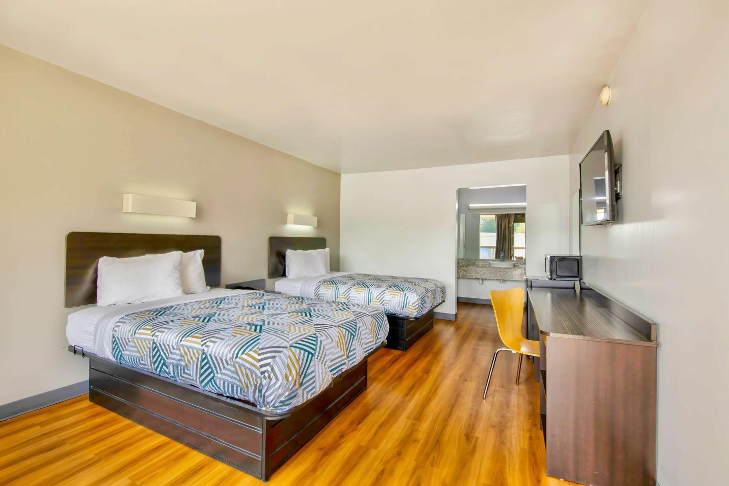 Quadruple Room - Smoking - Photo 1