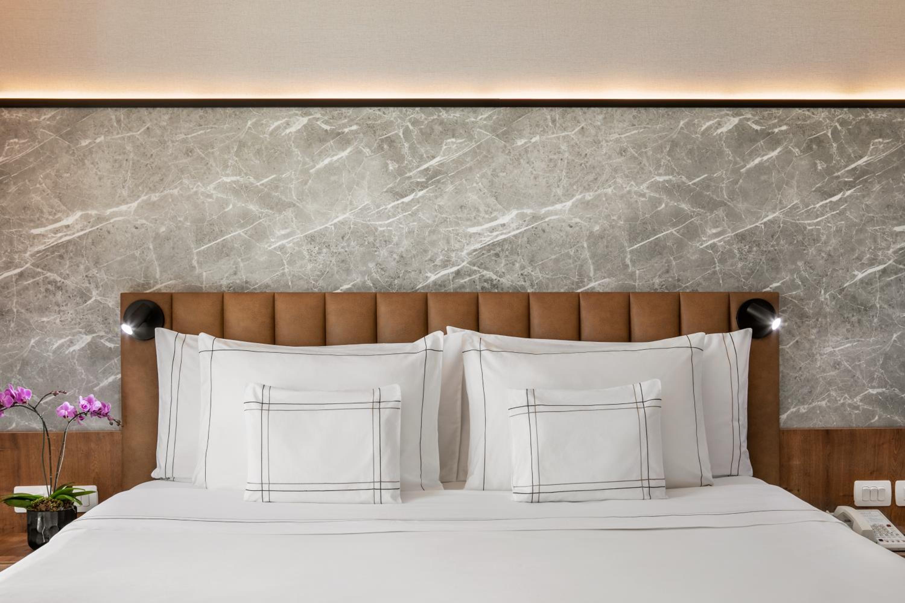 Grand Premium The Level