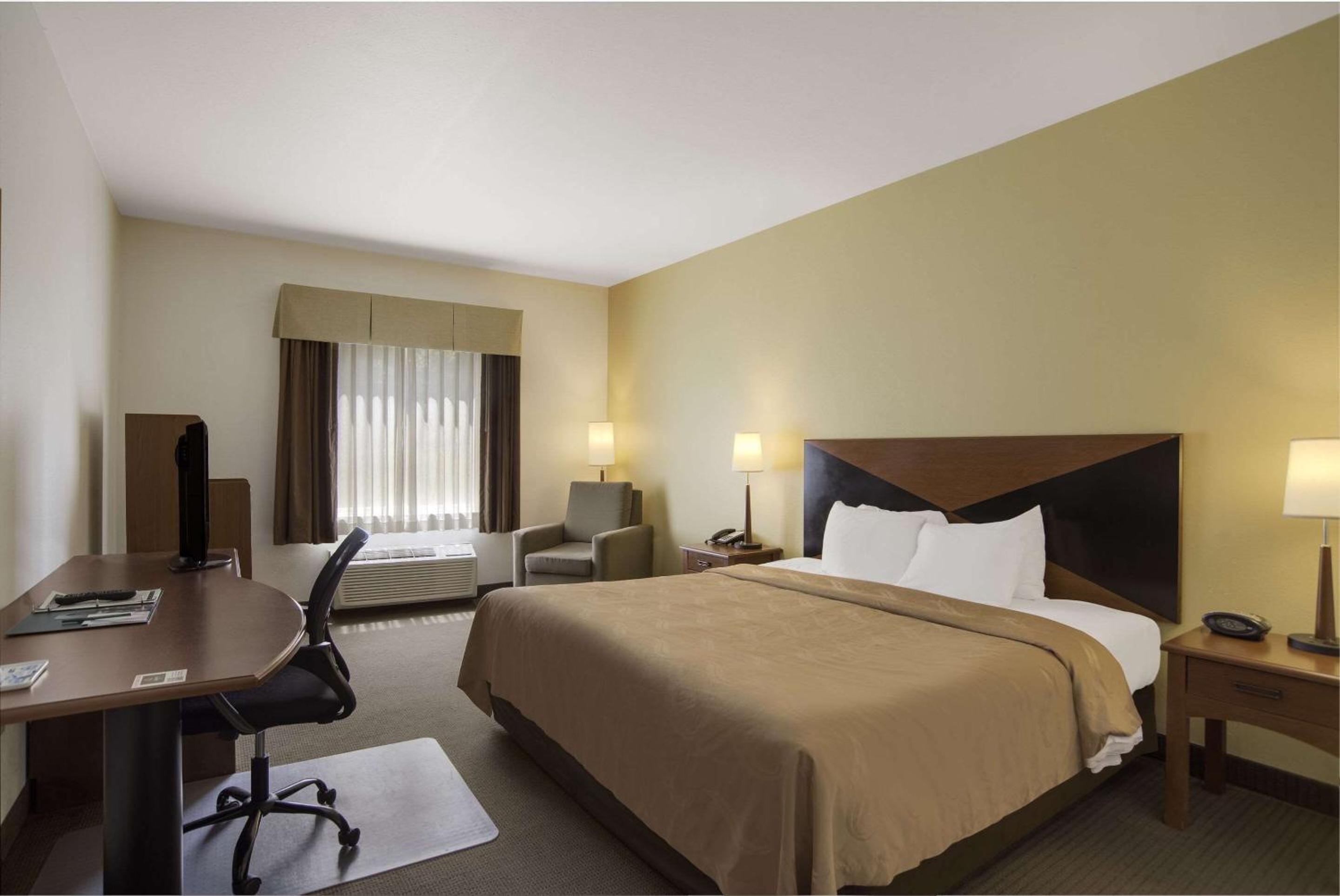 King Room - Non-Smoking - Photo 1