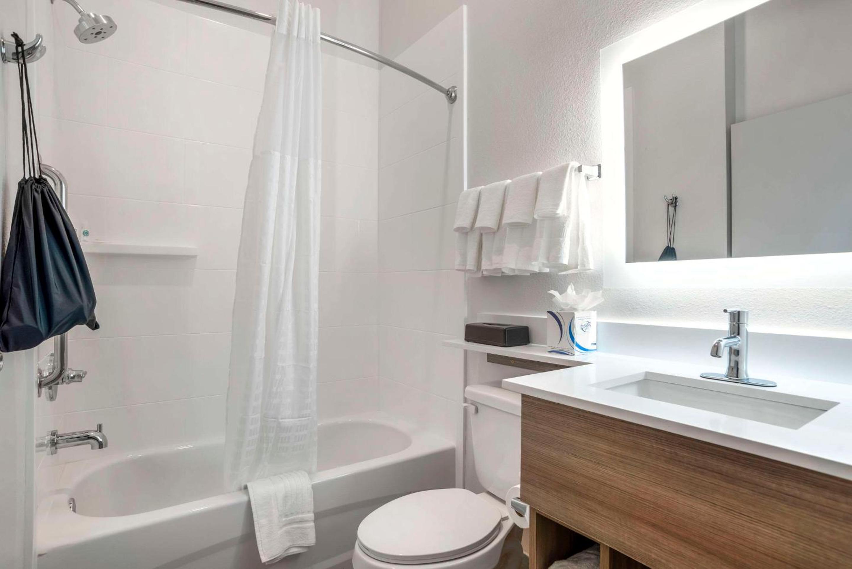 One Room Suite - Non Smoking - Photo 3