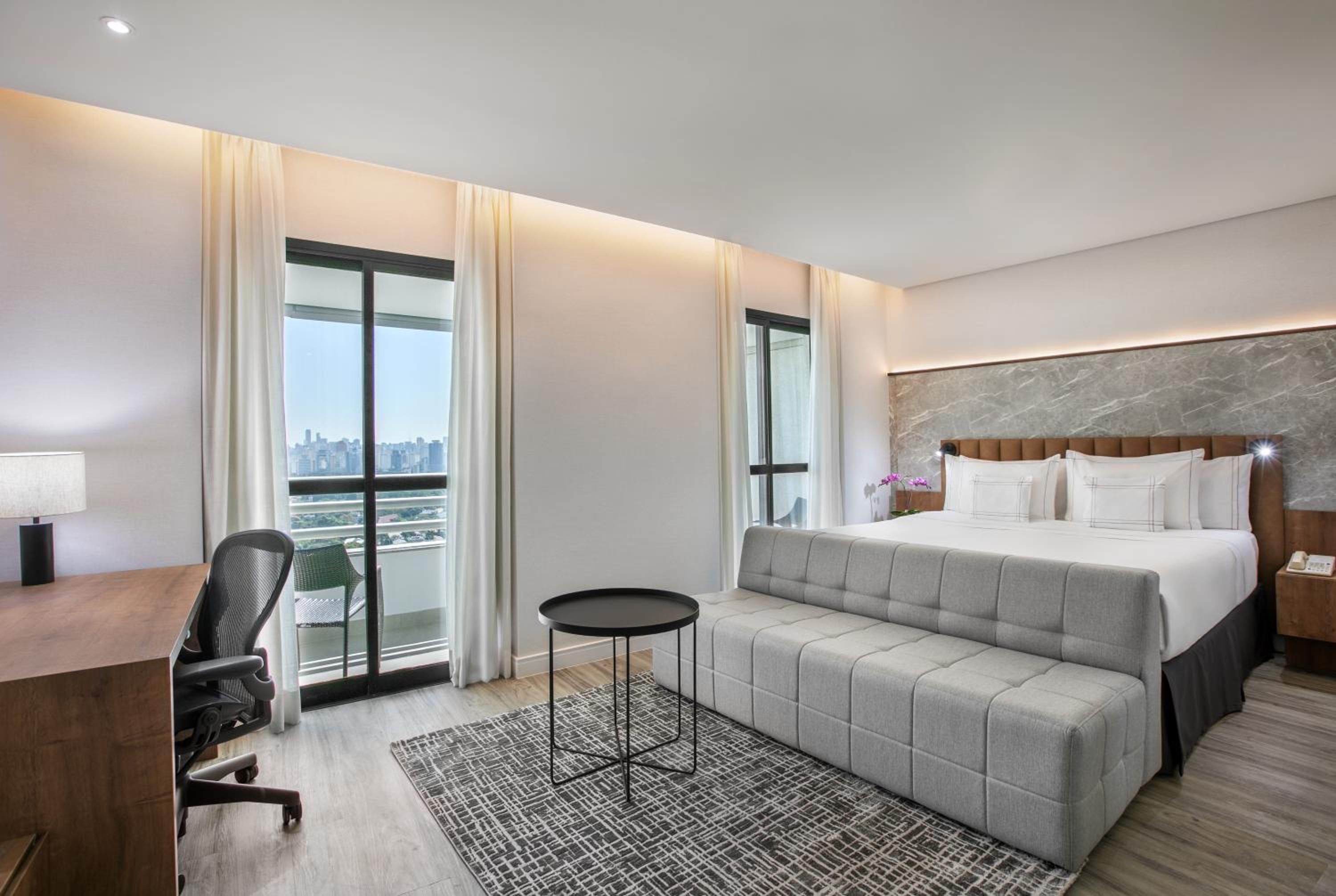 Grand Premium The Level with Balcony thumbnail 5