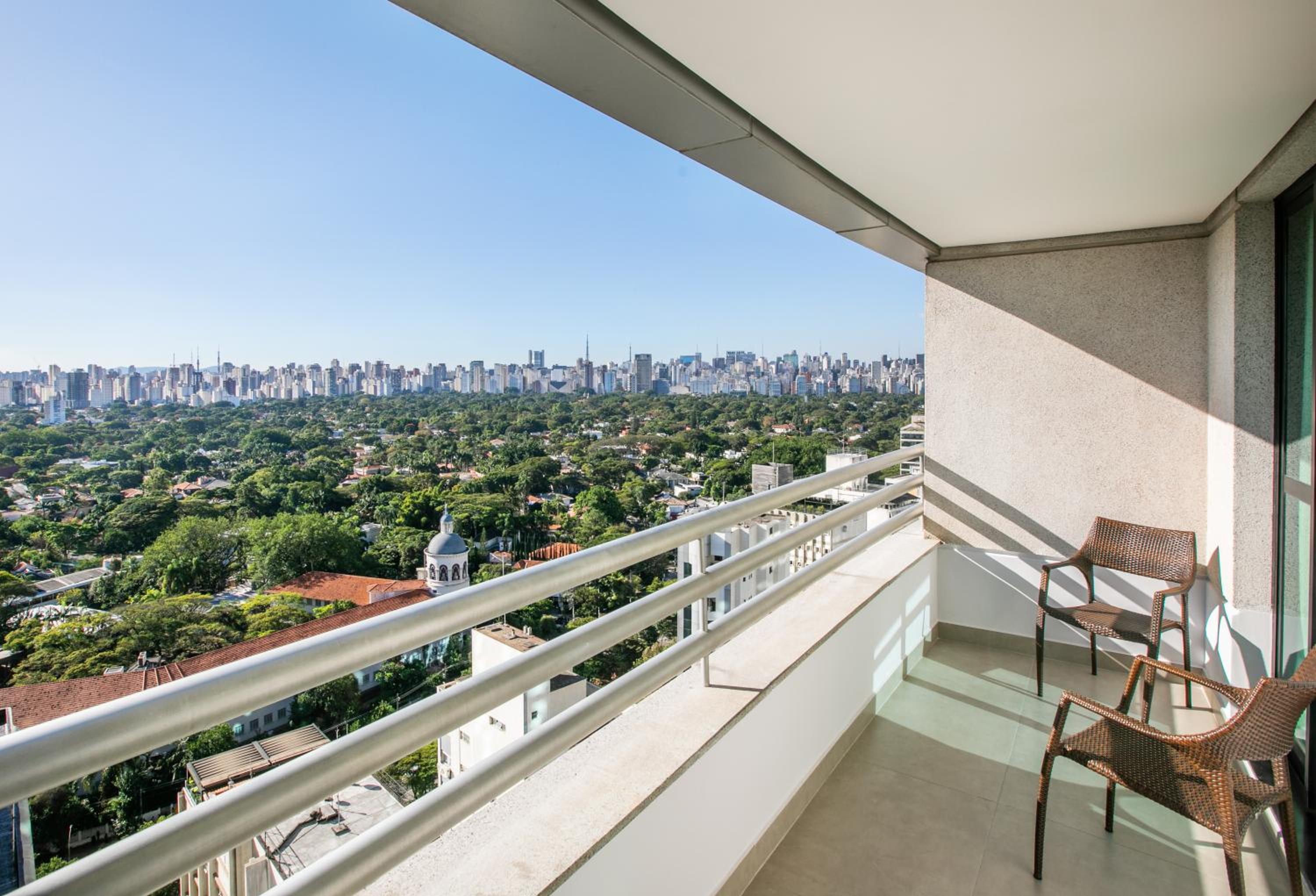 Grand Premium The Level with Balcony thumbnail 6