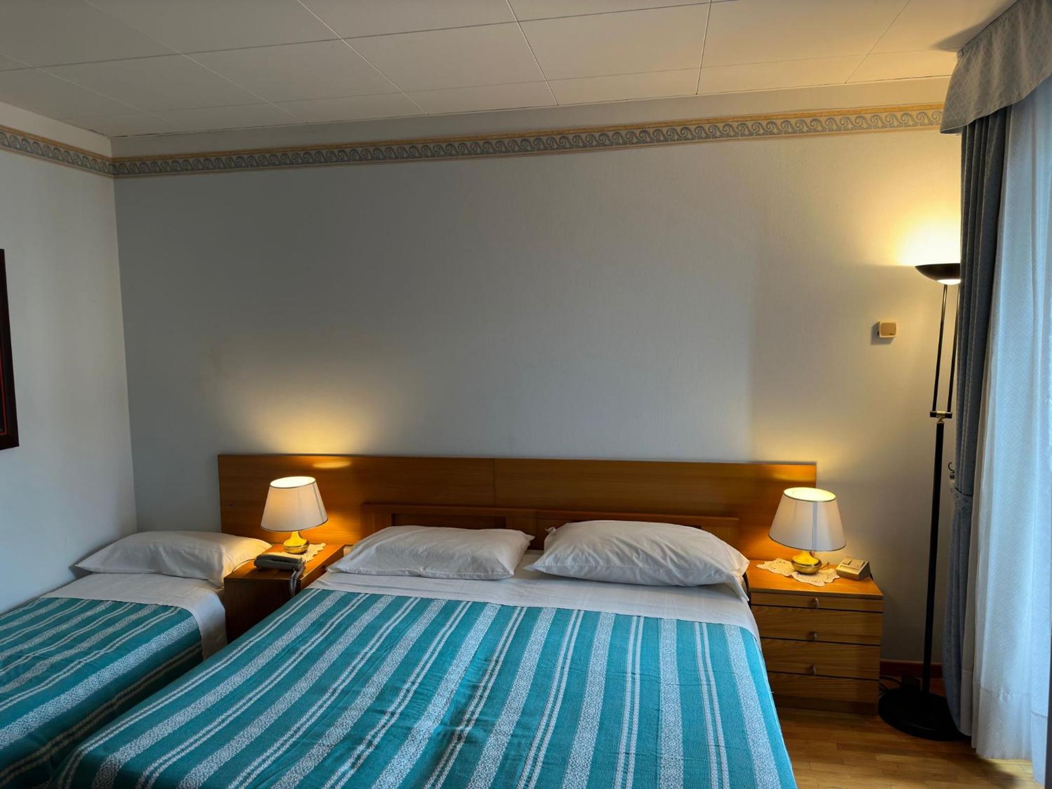 Standard Triple Room - Photo 4