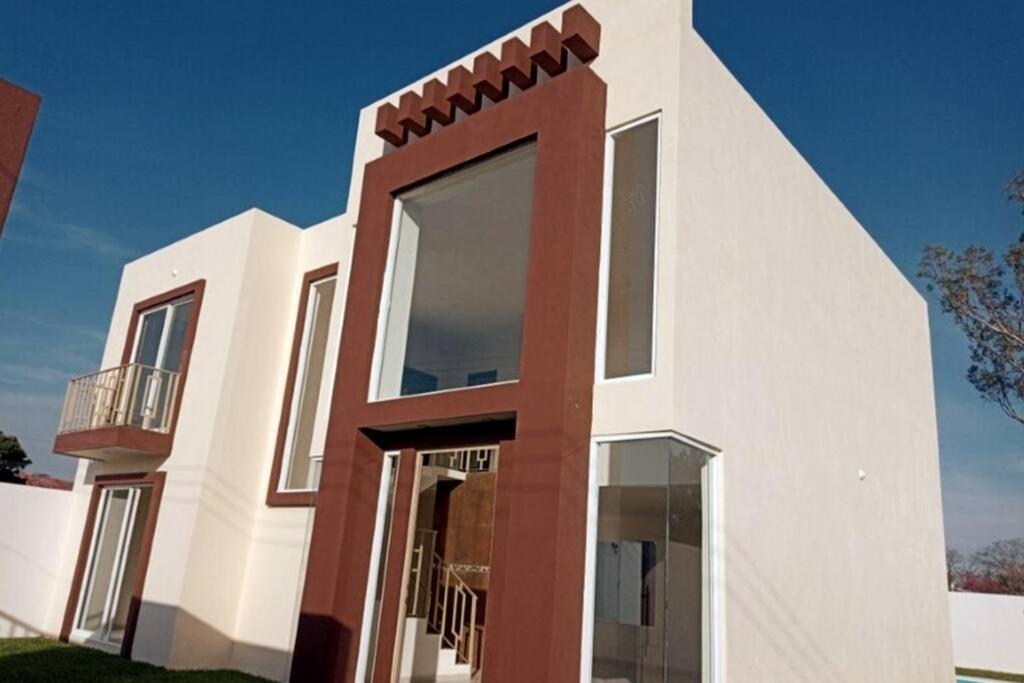 Three-Bedroom House photo 3