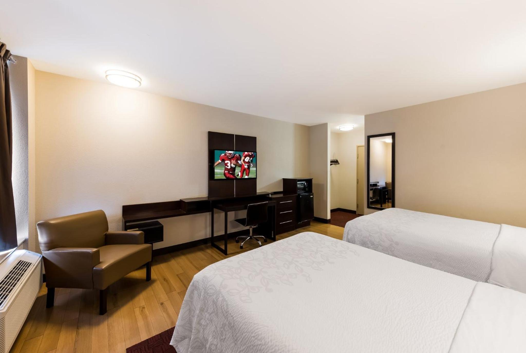 Deluxe Room with Two Double Beds Smoke Free - Photo 8