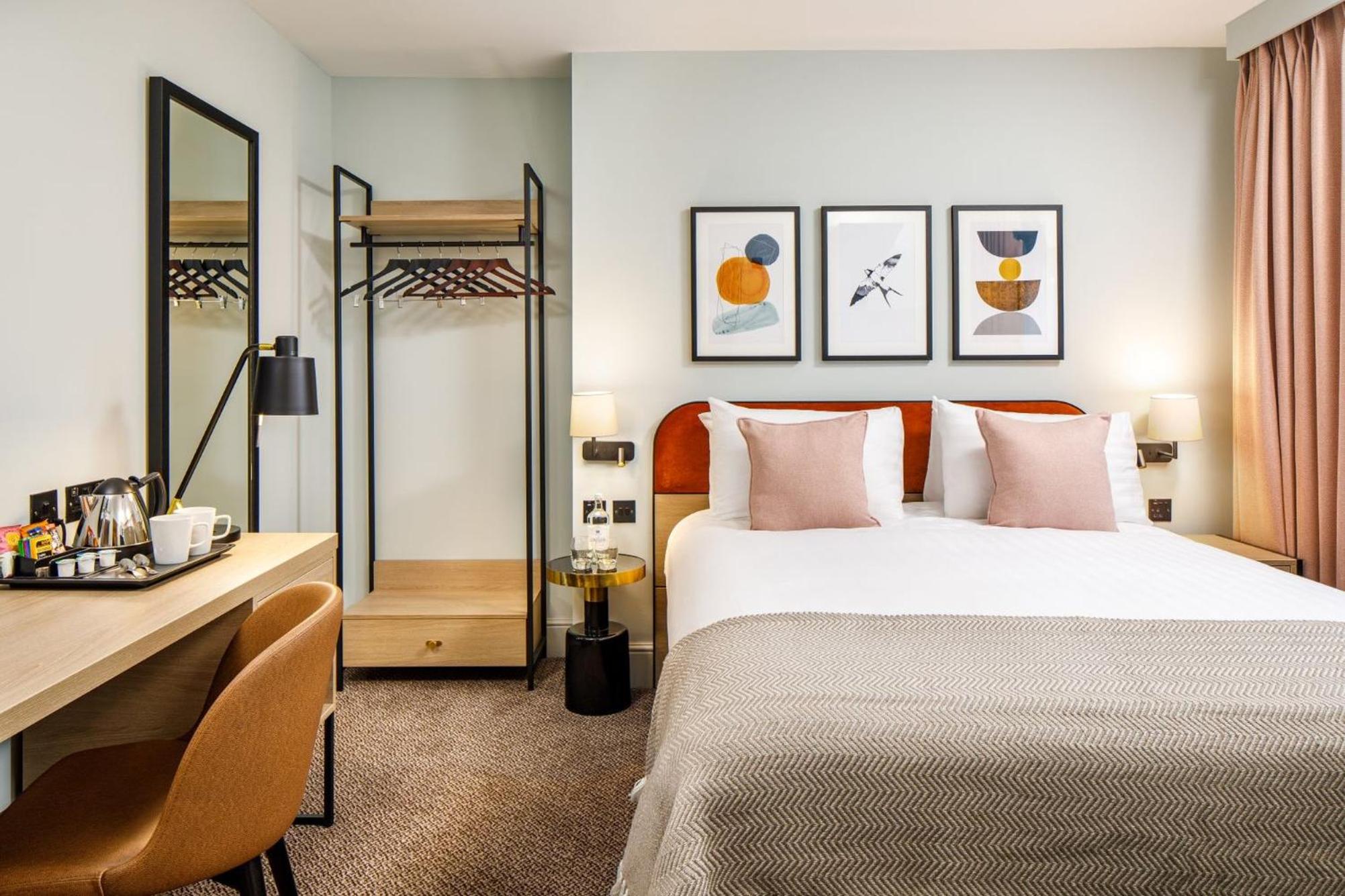 Standard Queen Room - Photo 8