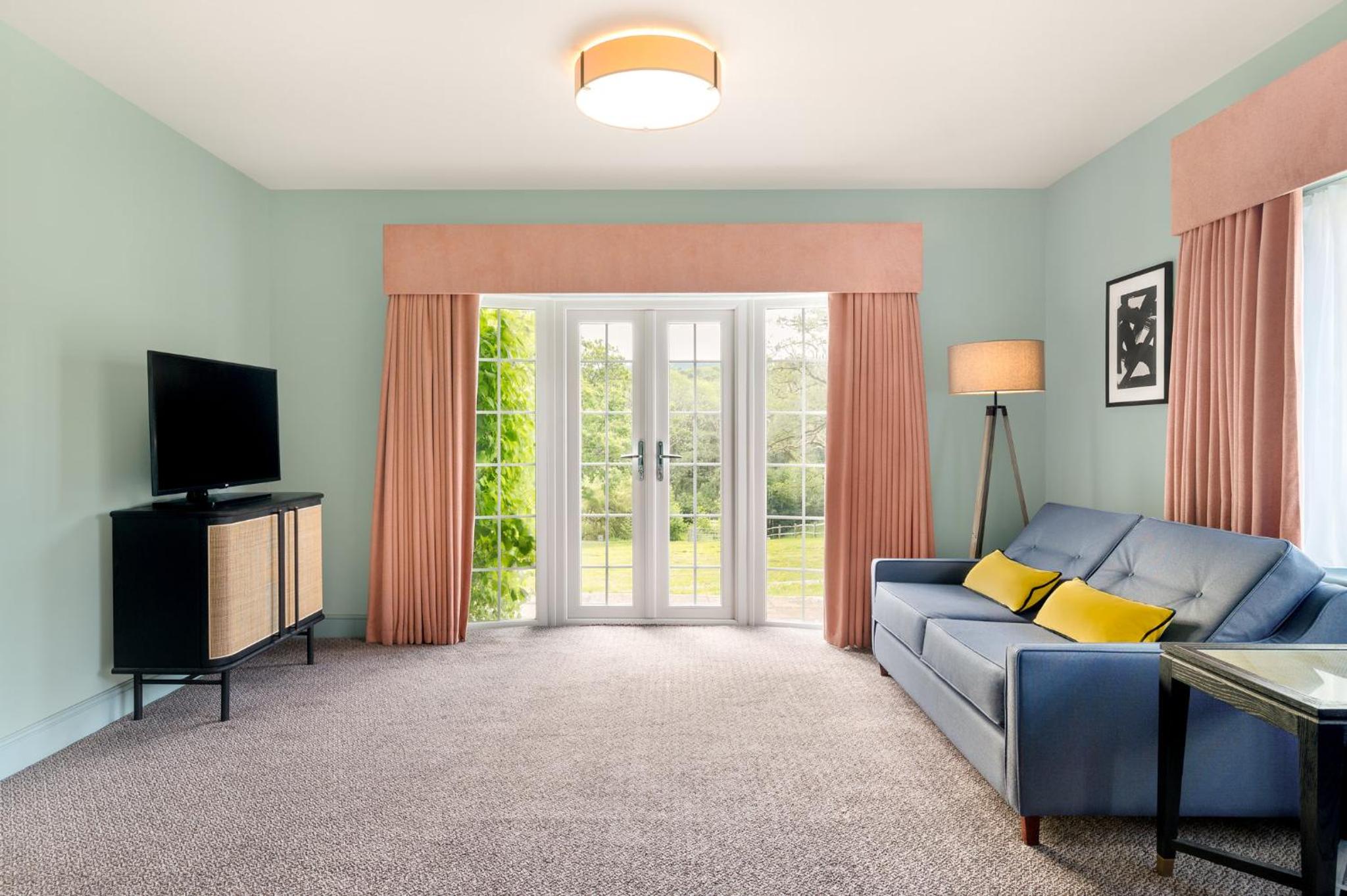 One-Bedroom King Suite - Photo 8