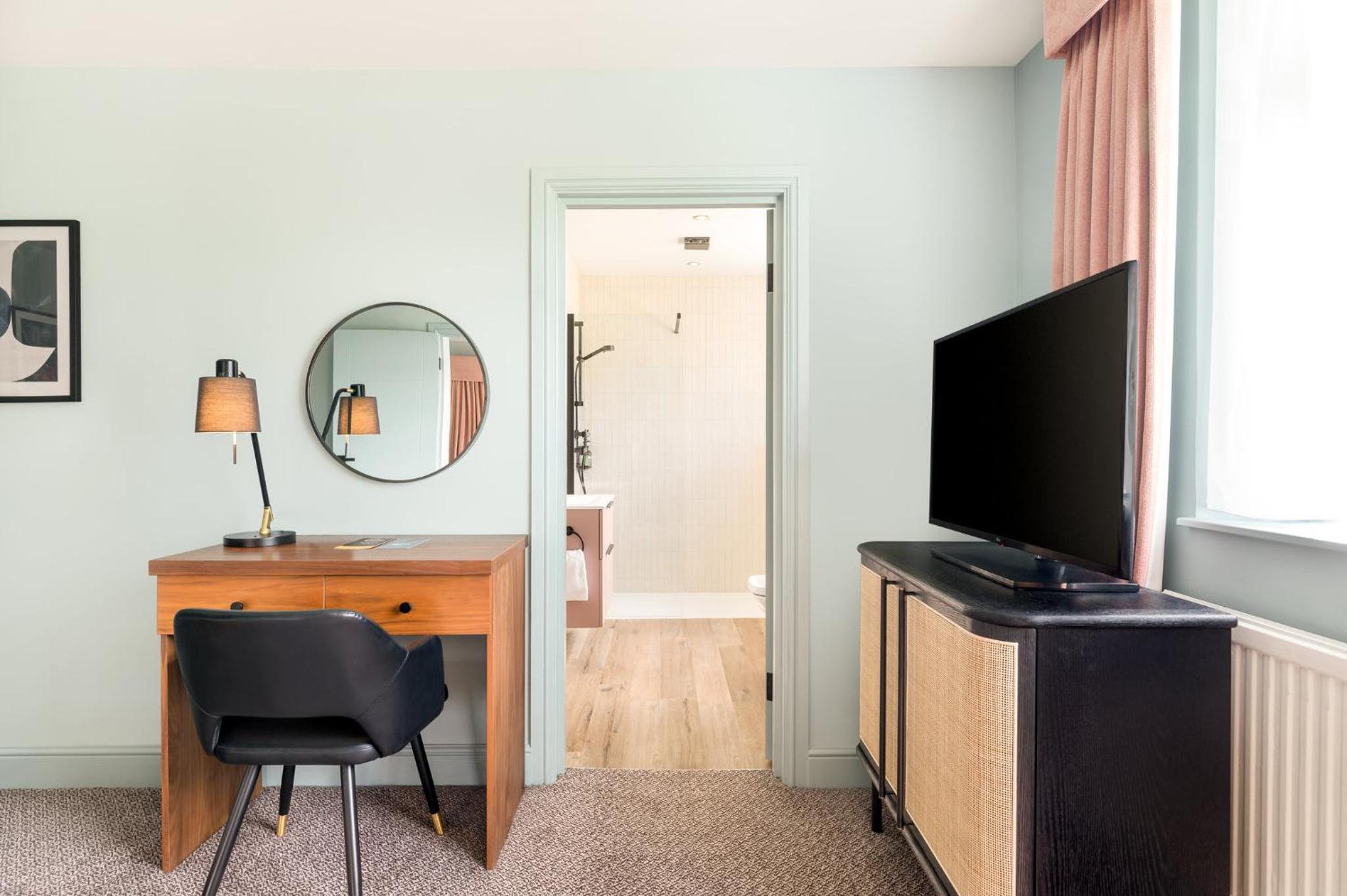 One-Bedroom King Suite - Photo 1