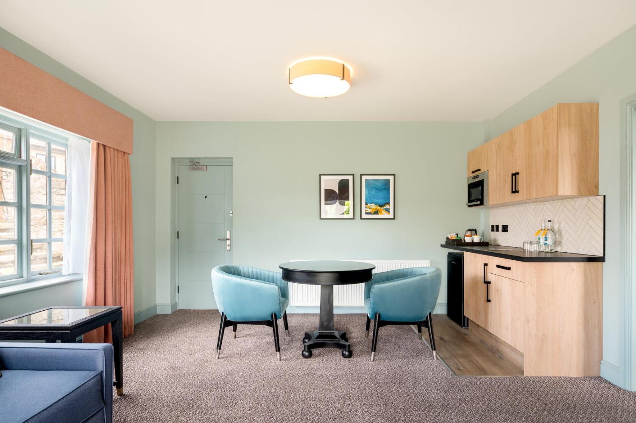 One-Bedroom King Suite - Photo 4