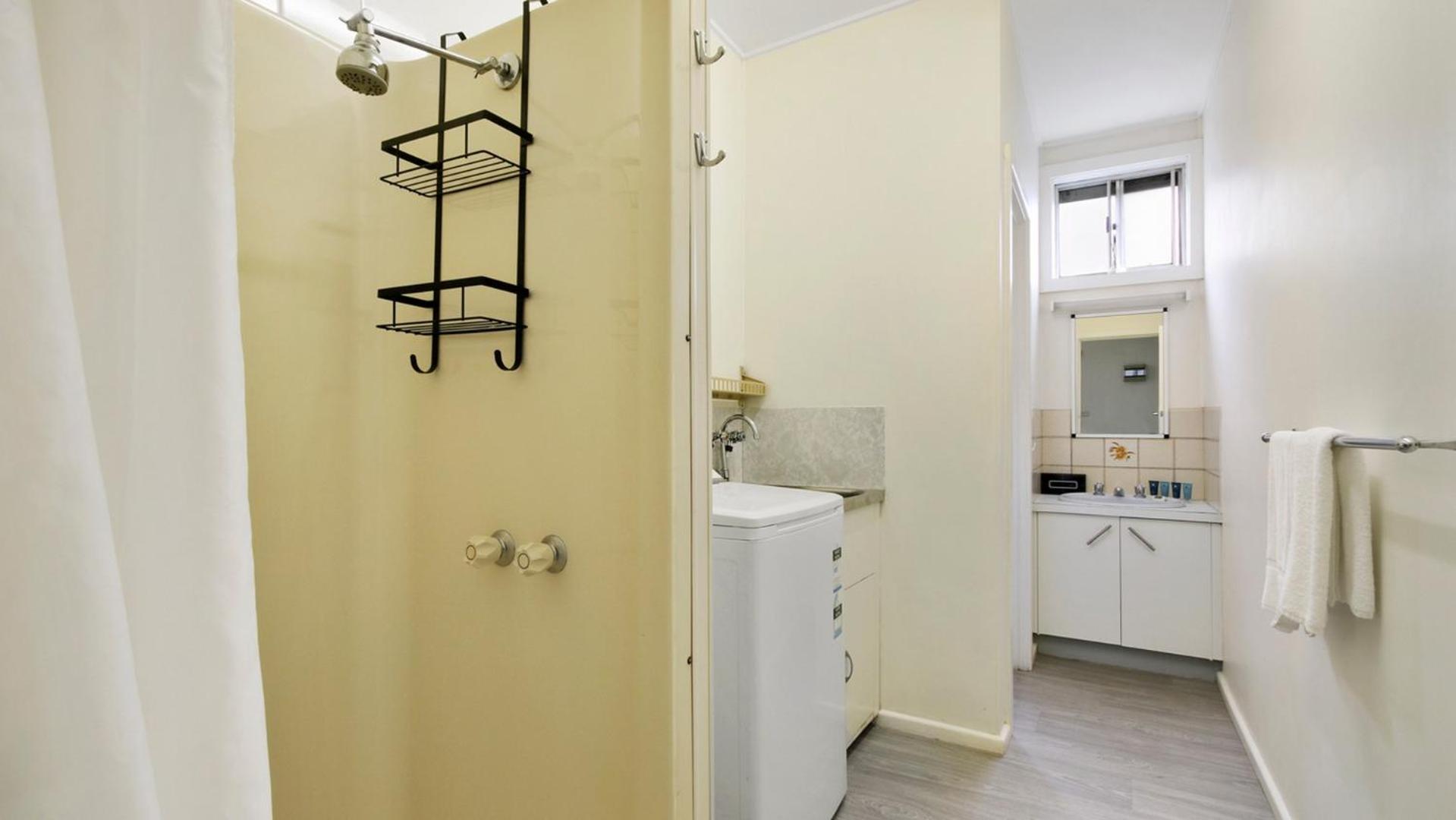 1 Bedroom Unit - 2 Share photo 3