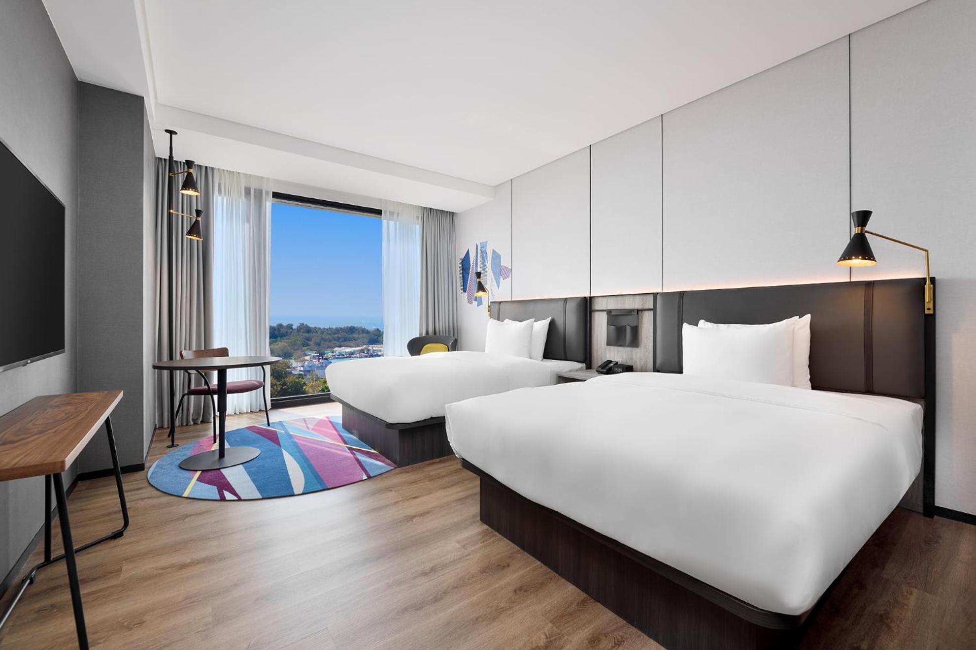 Breezy Double Room with Two Double Beds and Harbor View - Upper Floor - Photo 1