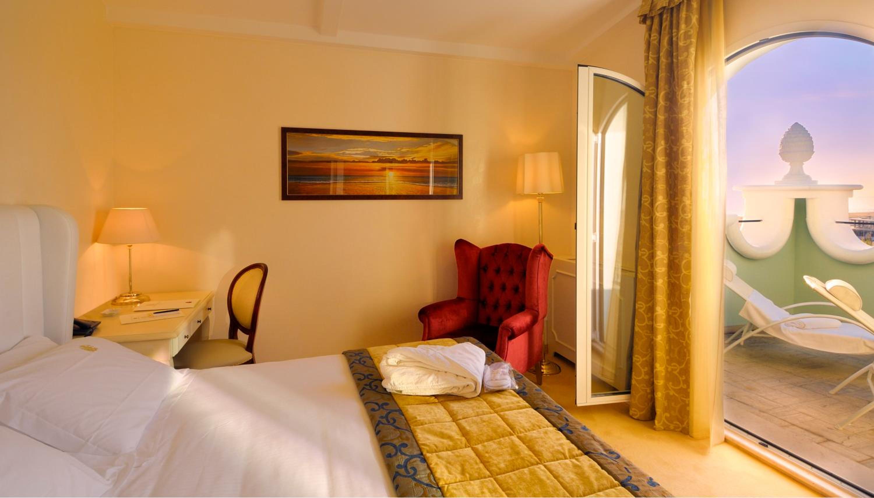 Perignon Suite with Sea View with Spa access - Photo 11