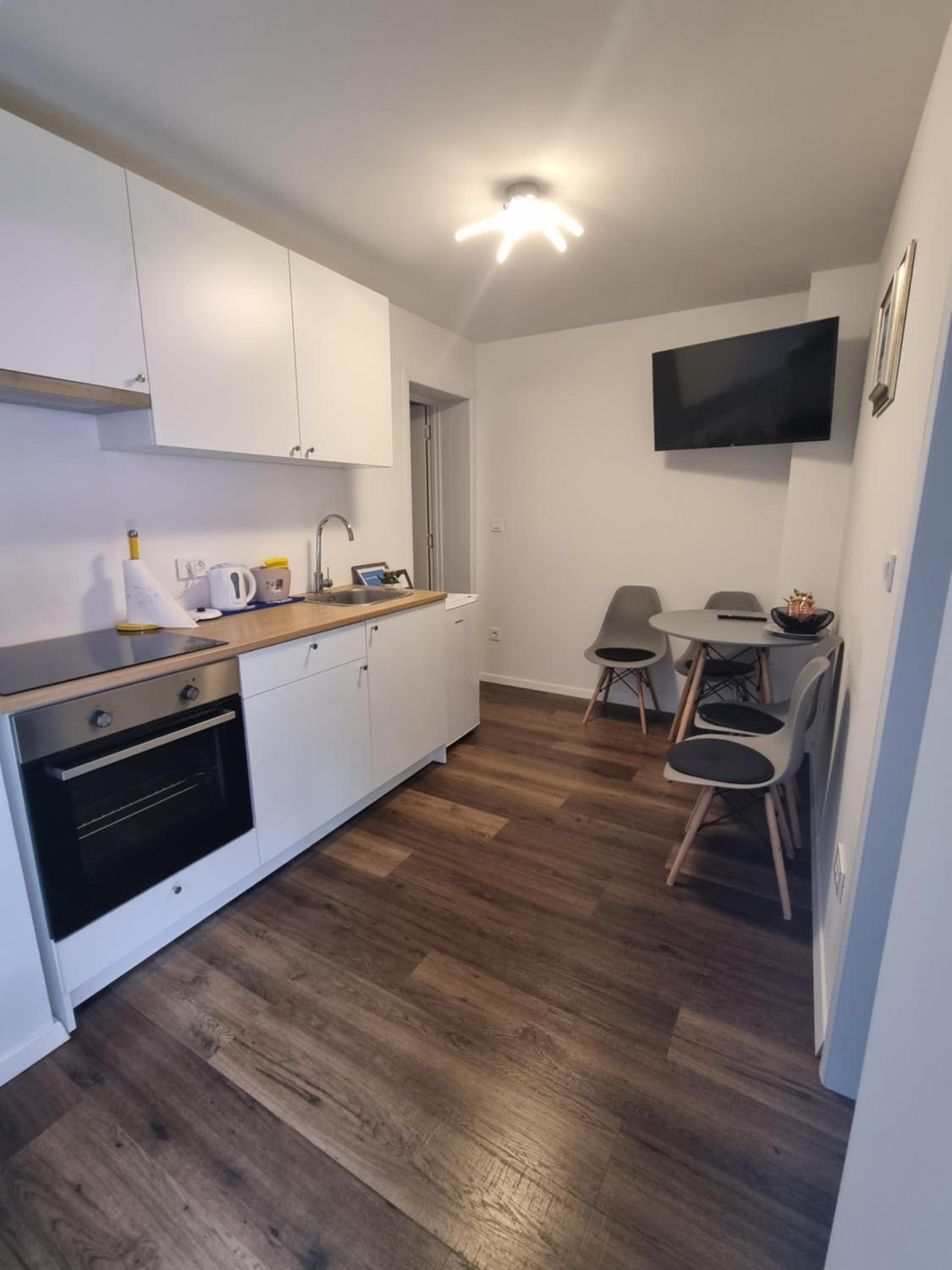 One-Bedroom Apartment - Photo 9