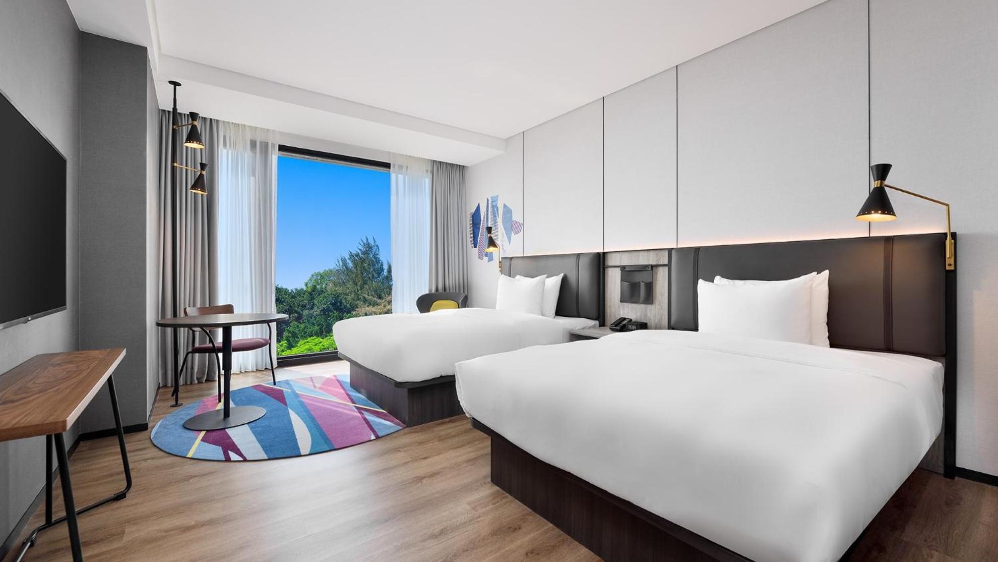 Double Room with Two Double Beds and Garden View - Photo 1