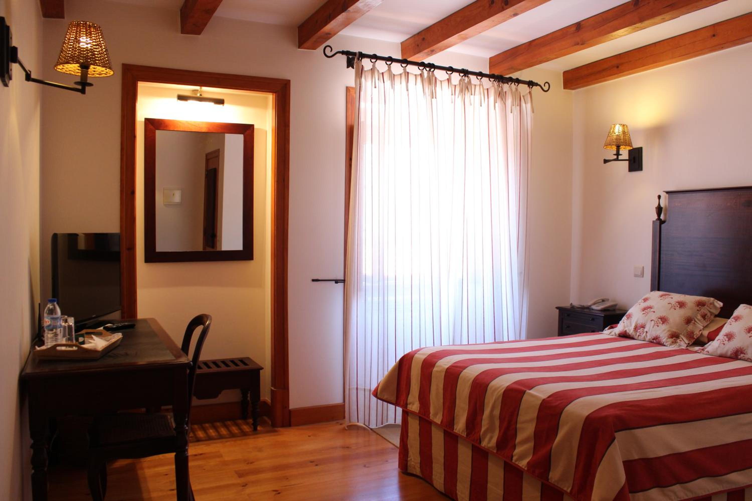 Double or Twin Room - Photo 17