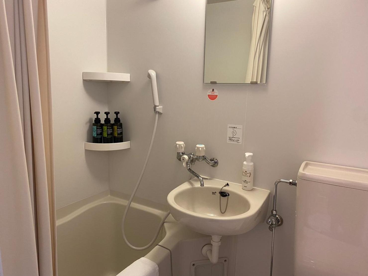 Single Room with Bath (2-adult) photo 3