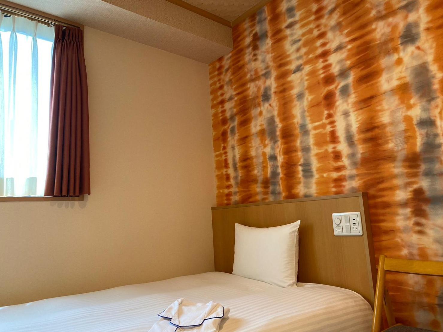 Single Room with Bath (2-adult) photo 2