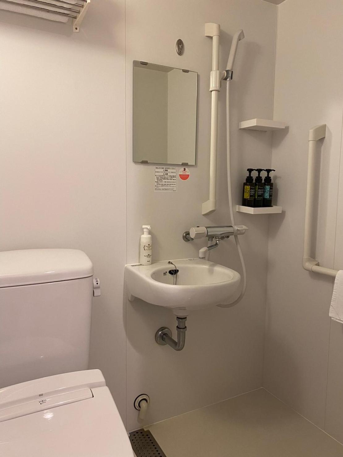 Single Room with Shower (2-Adult) photo 2
