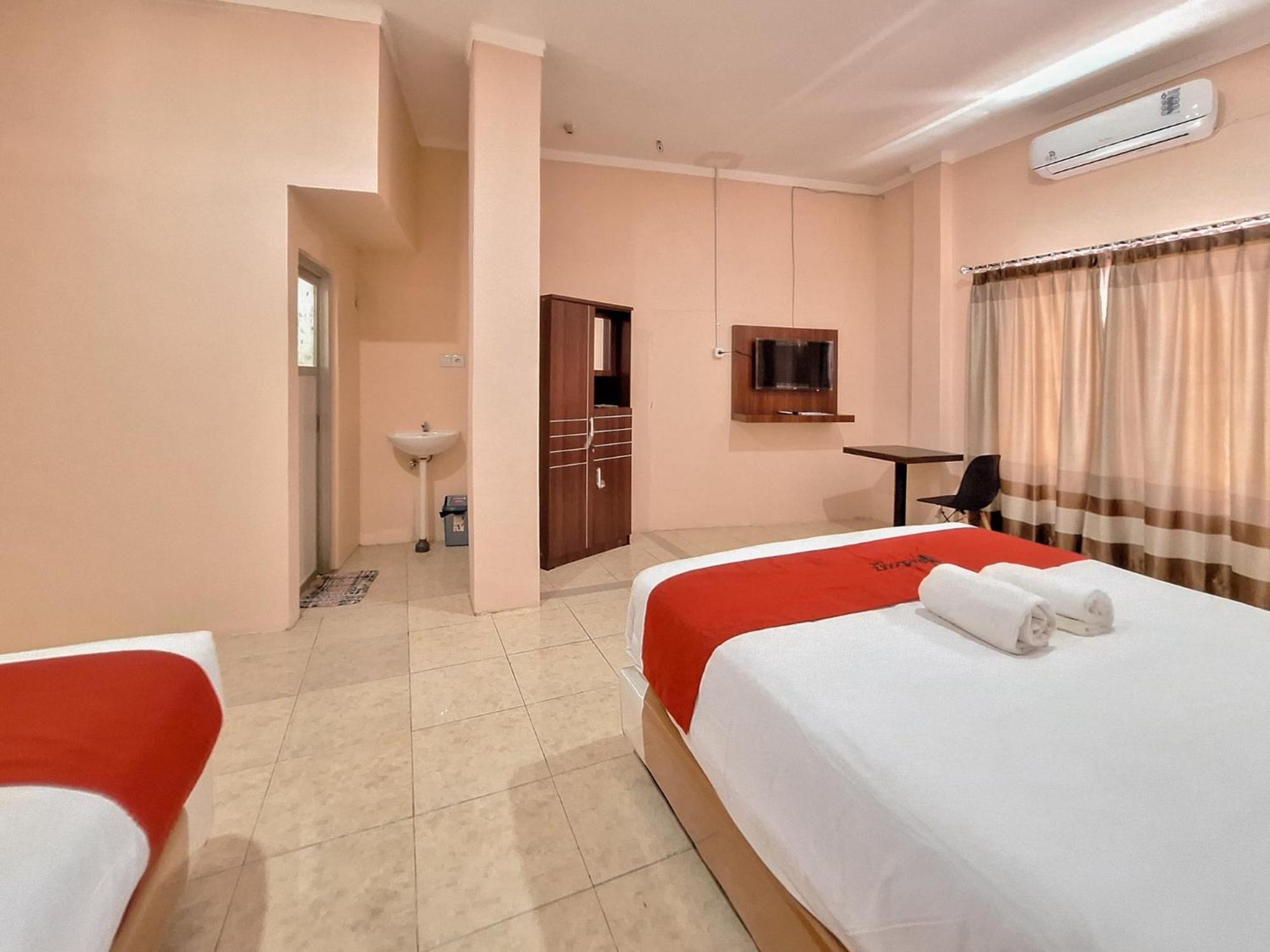 Deluxe Room - Photo 6
