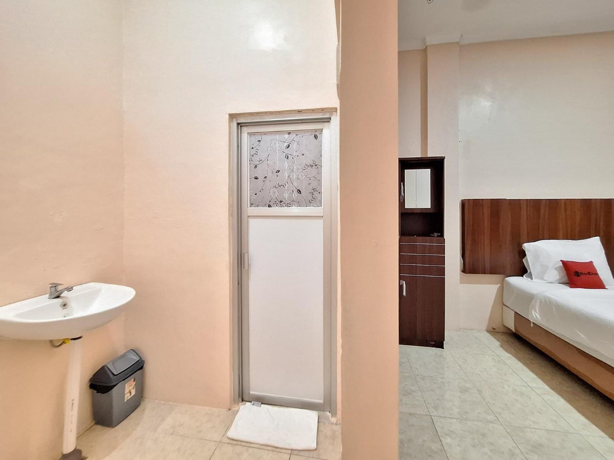 Twin Room - Photo 3