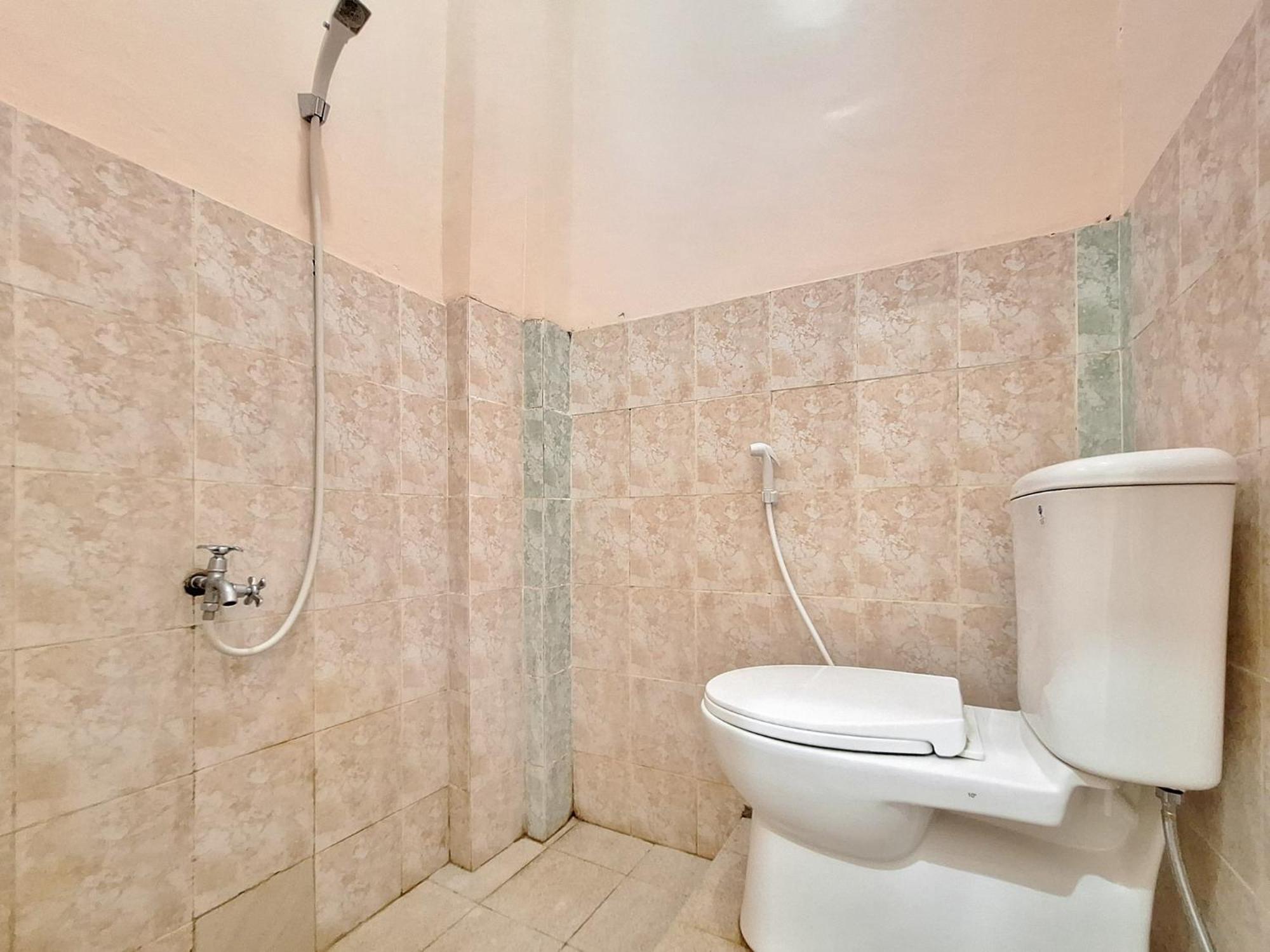 Twin Room - Photo 2
