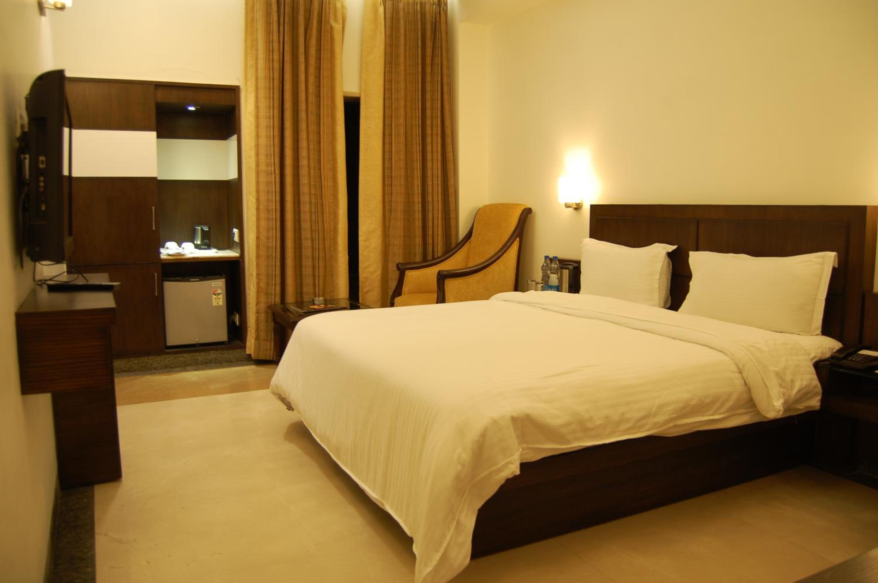 Deluxe Double Room with 10% discount on food & beverages - Photo 1