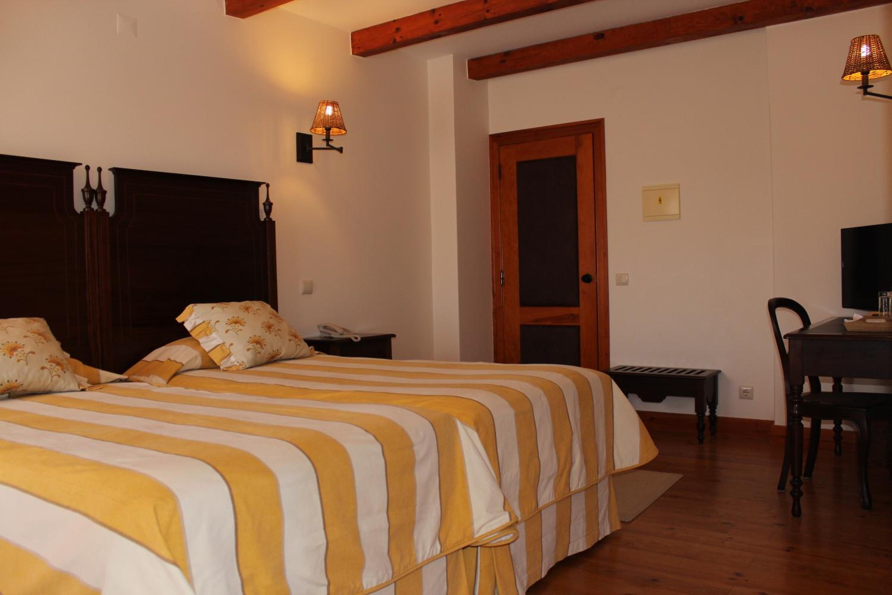 Double or Twin Room - Photo 15