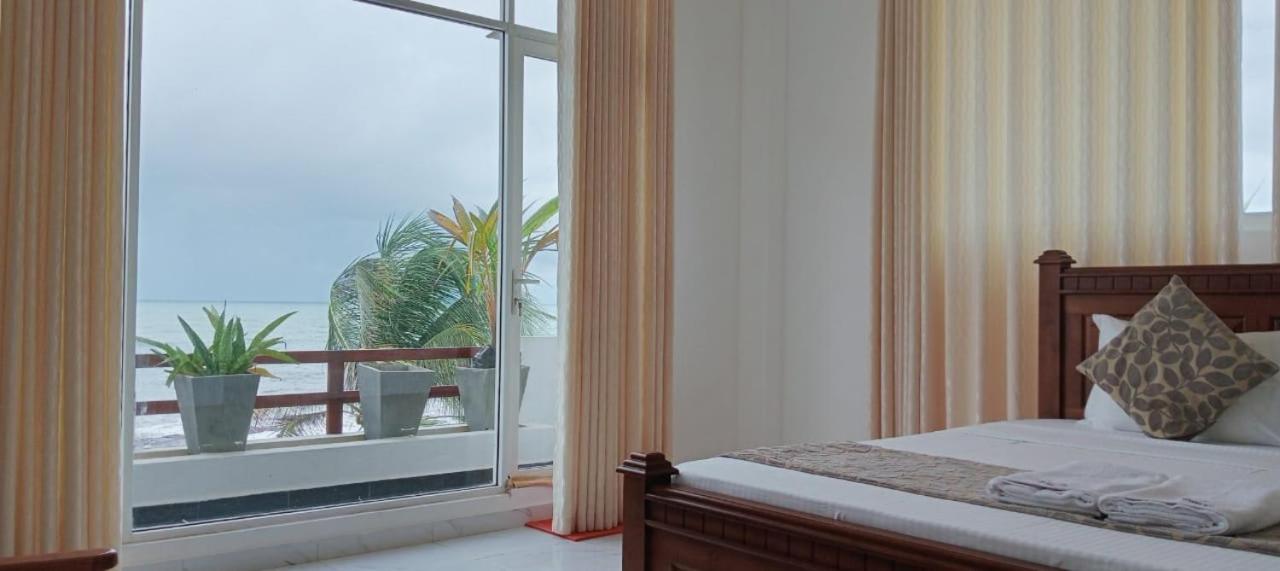 Deluxe Double Room with Sea View photo 2