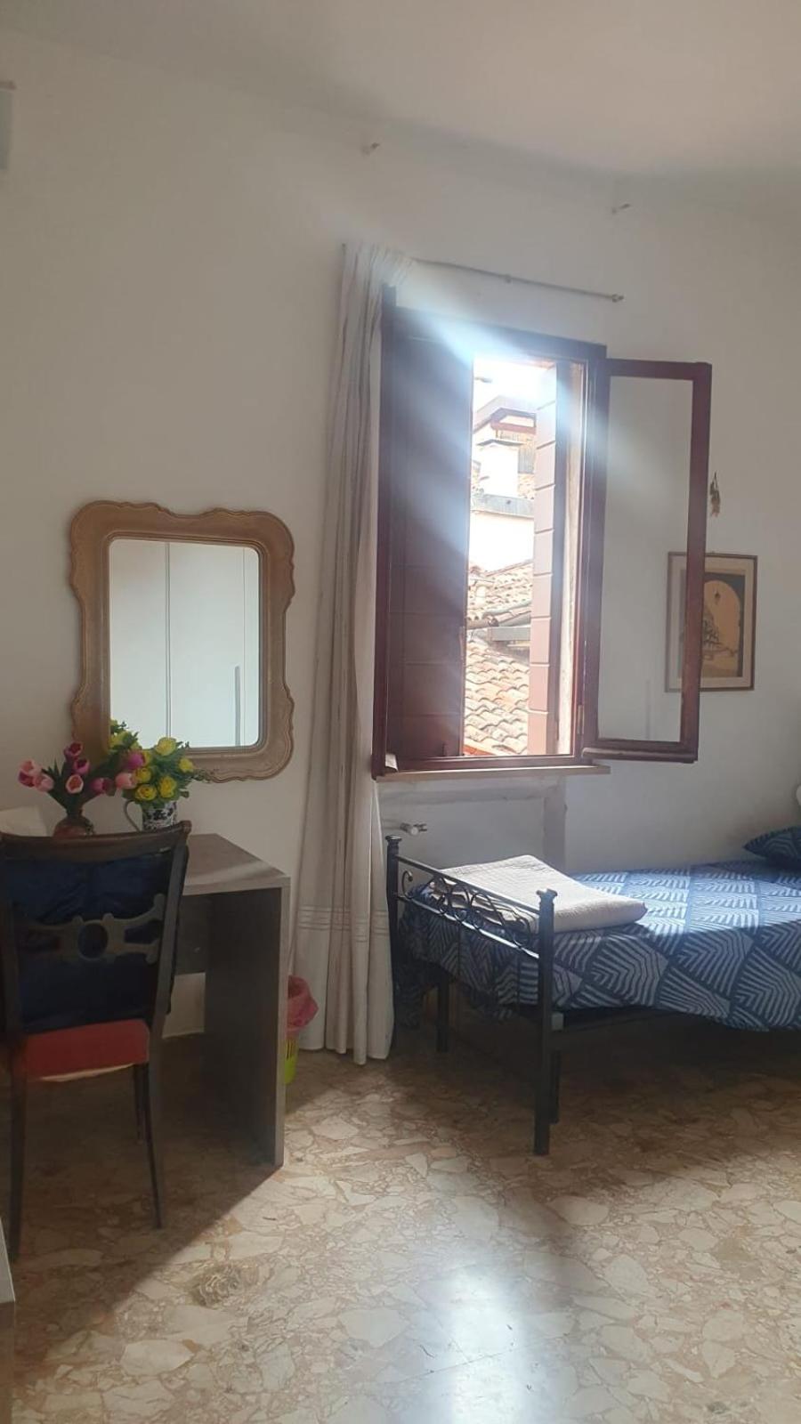 Twin Room With Shared Bathroom photo 1