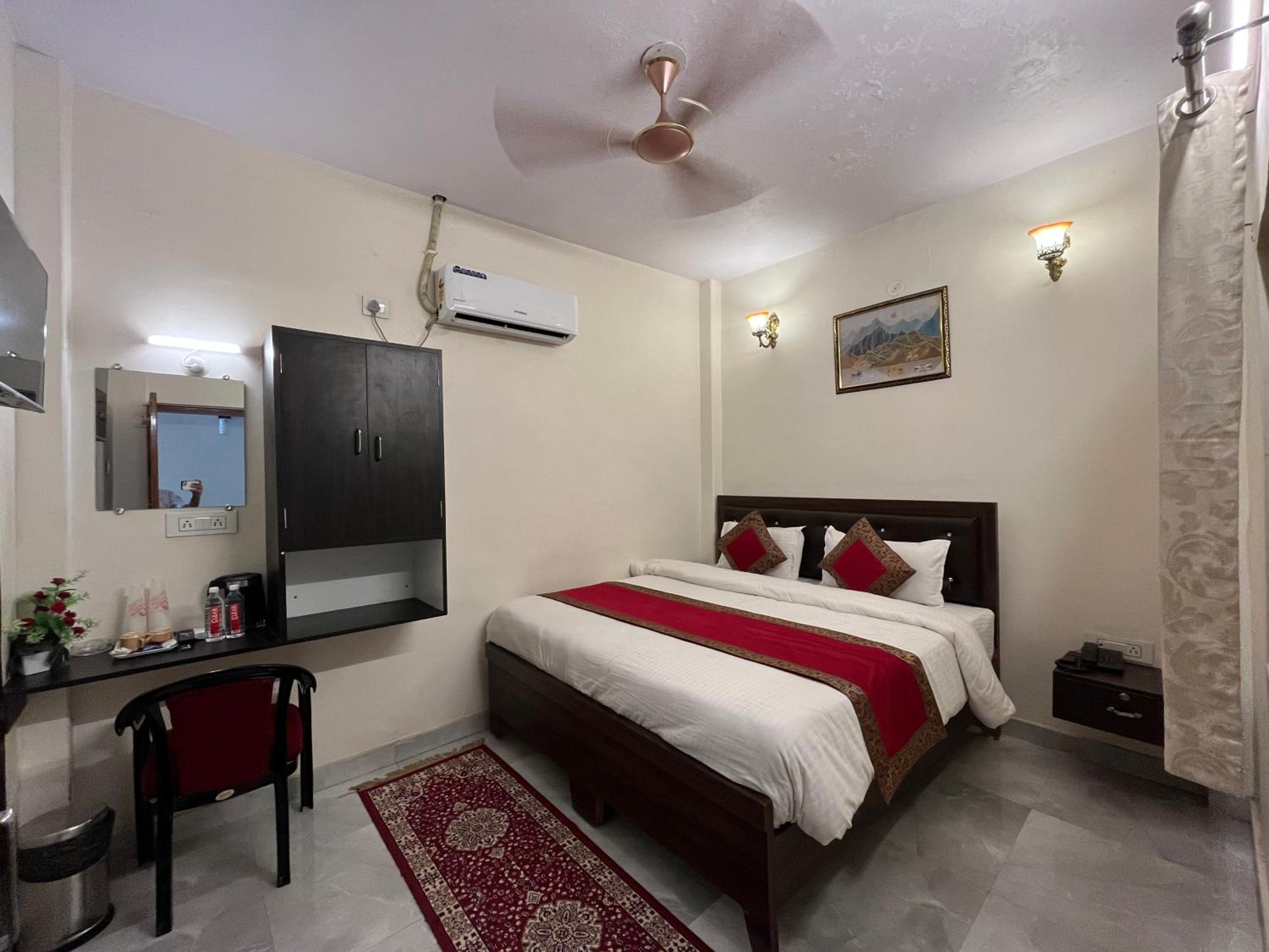 Deluxe Double Room - Photo 24