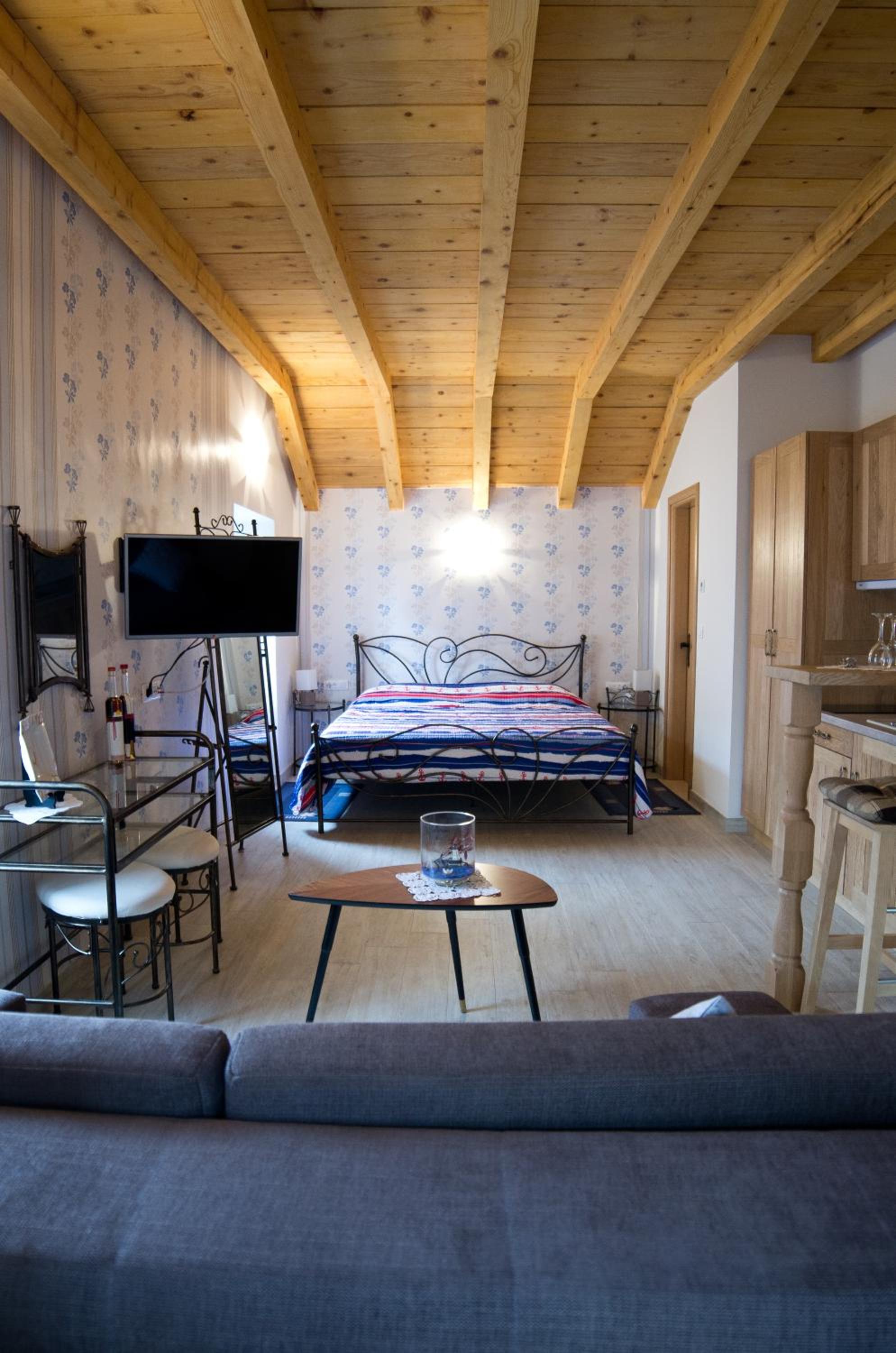 Studio with Shared Terrace