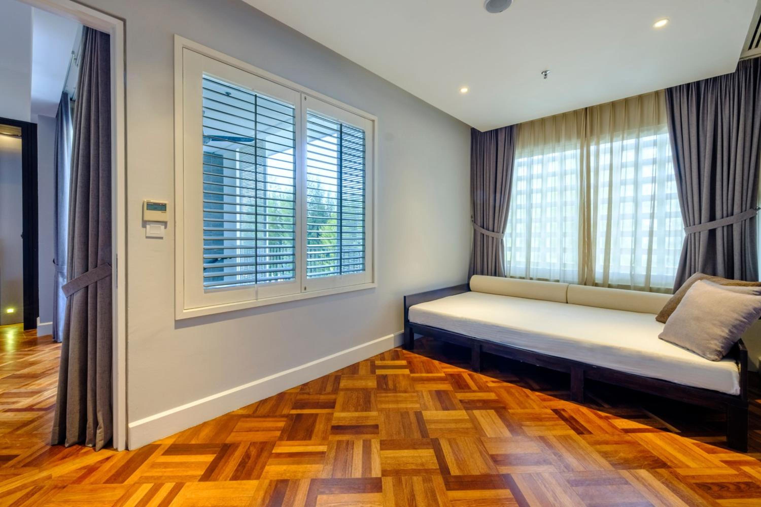 Deluxe King Suite with Balcony and Sea View - Photo 5