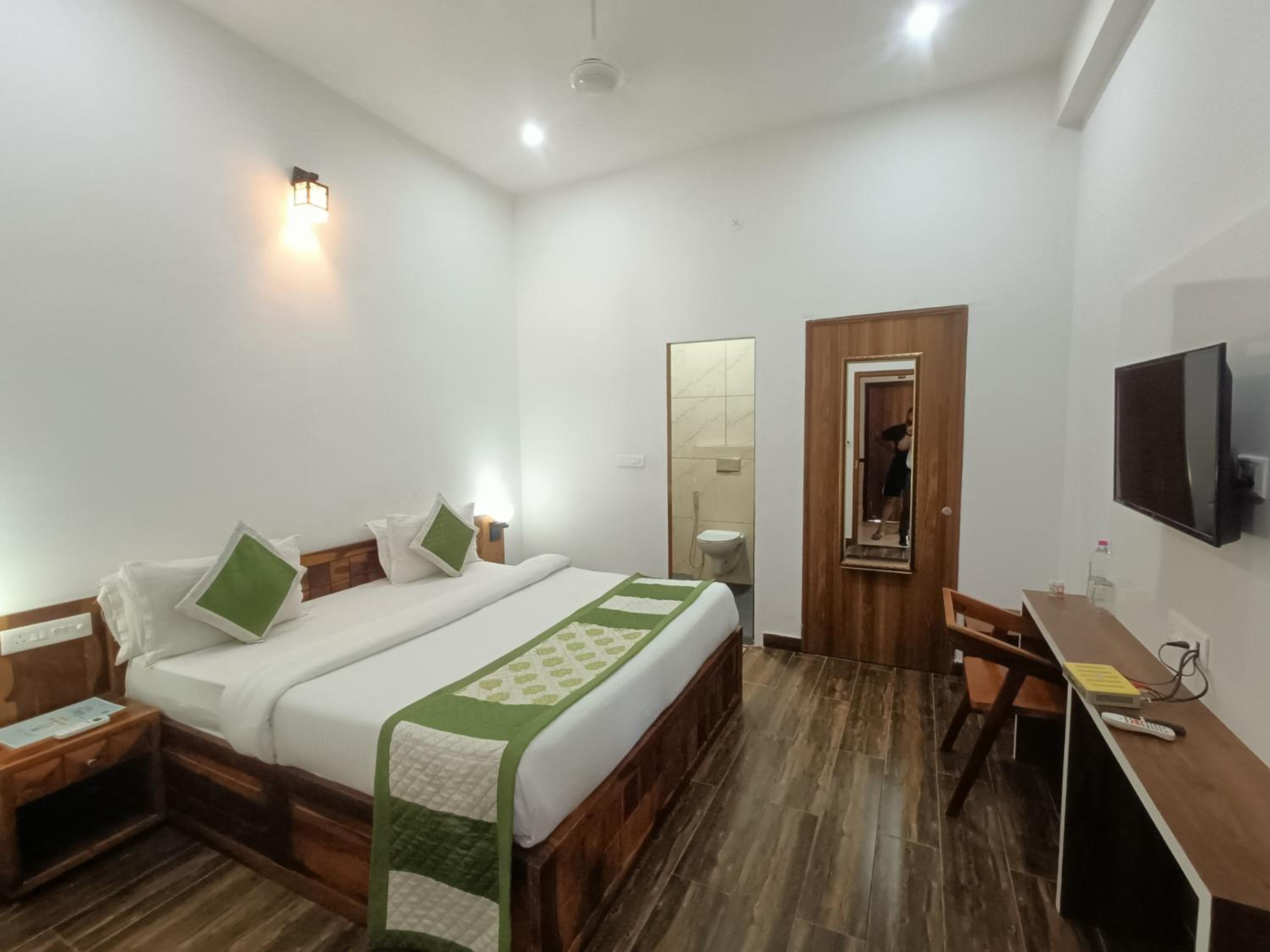 Deluxe Room - Photo 1