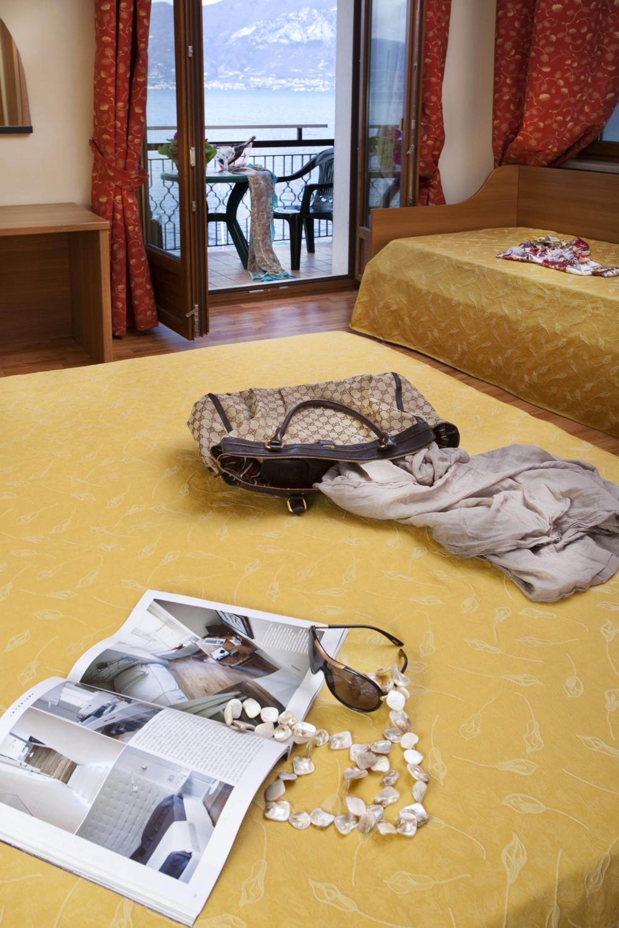 Double Room with Lake View and Balcony - Photo 7