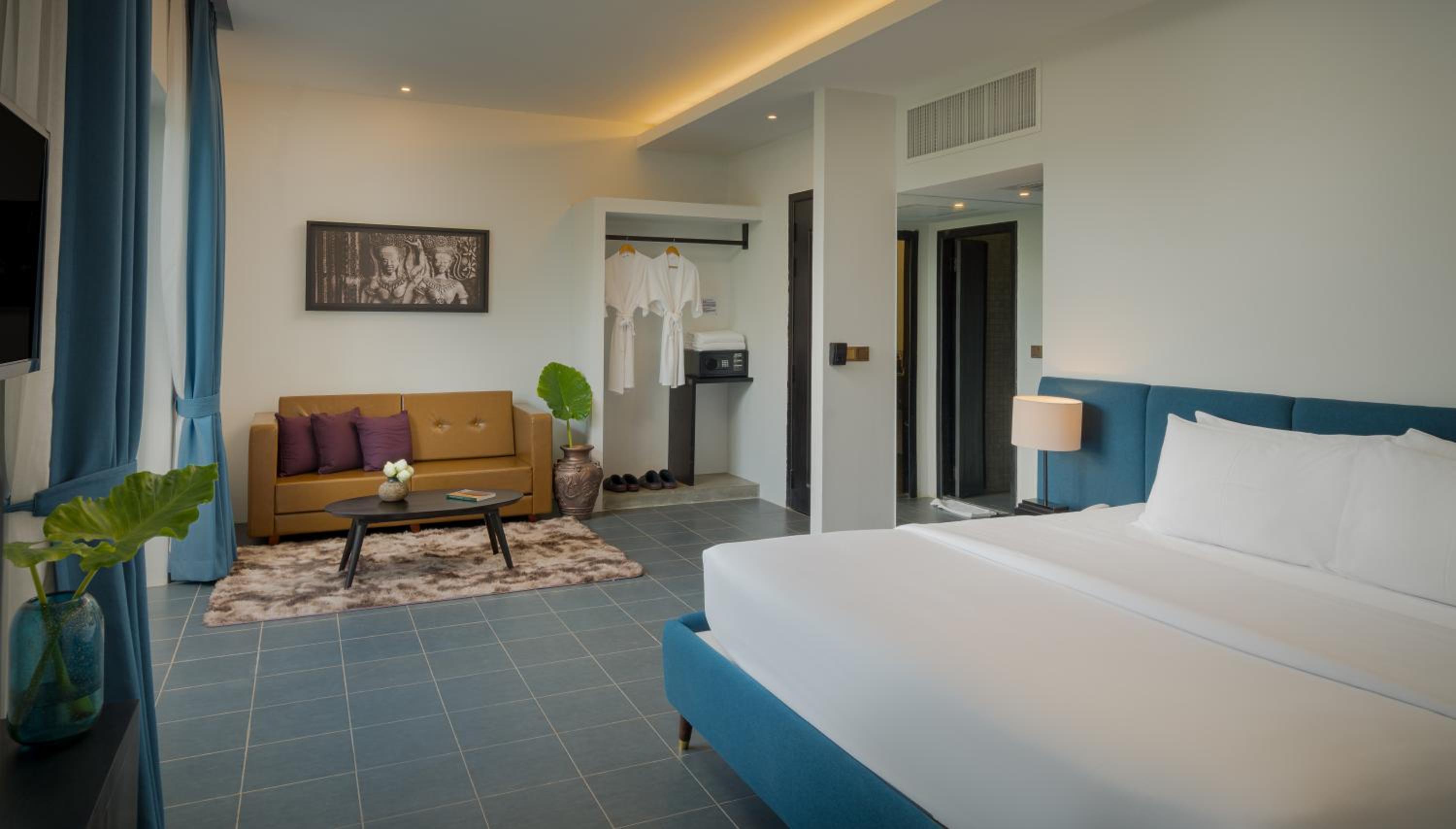 Deluxe Family Suite - Photo 1