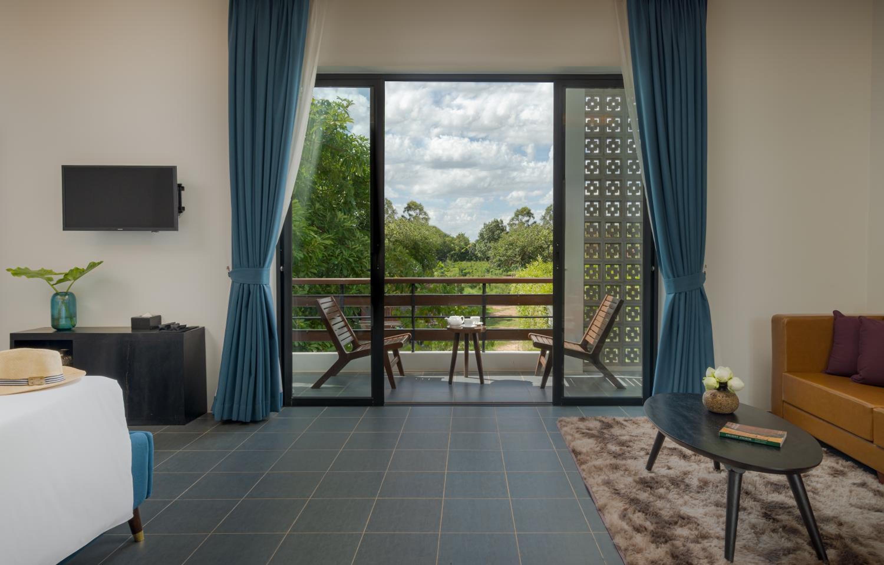 Deluxe Family Suite - Photo 4
