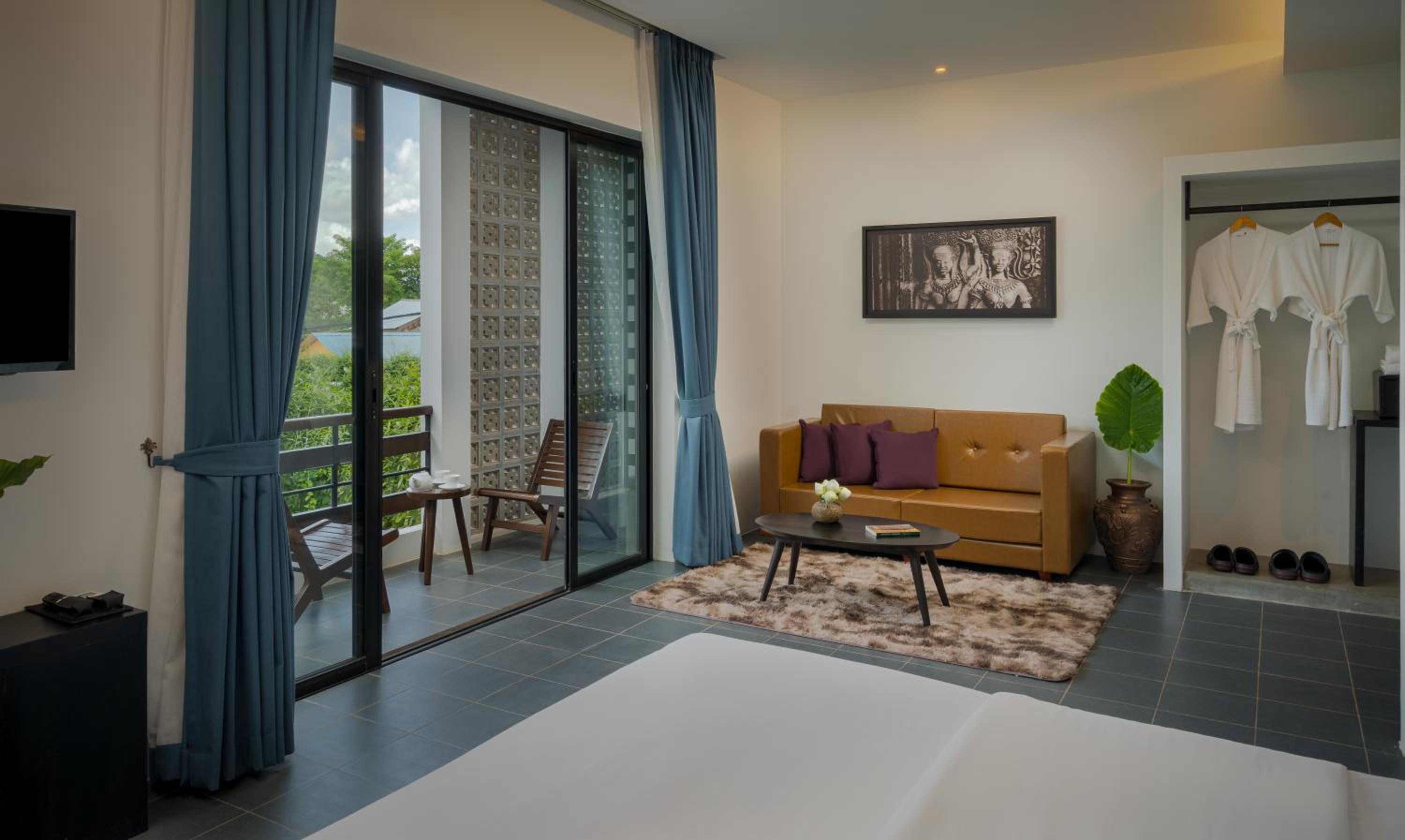 Deluxe Family Suite - Photo 5