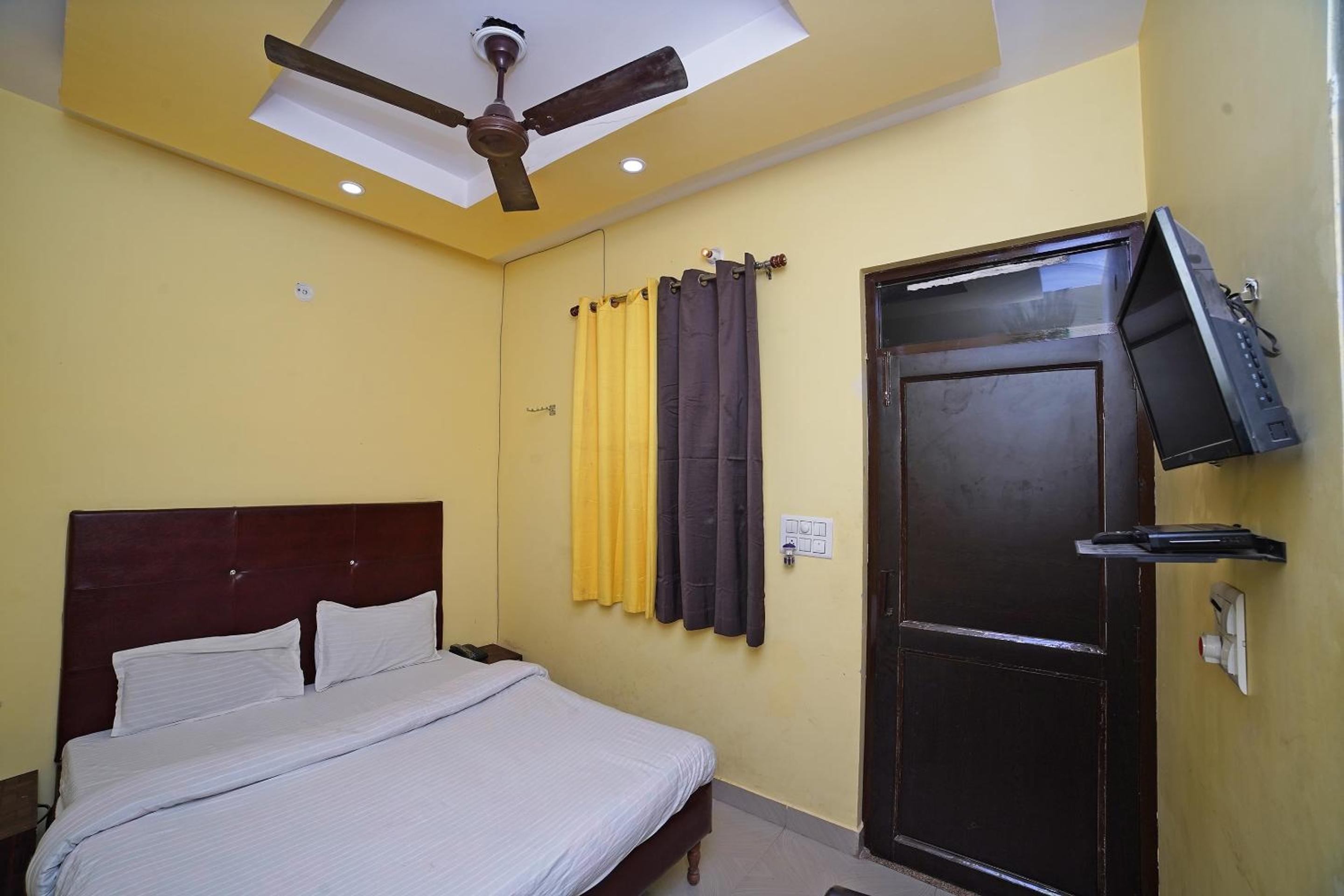 Standard Double Room with Fan - Photo 5